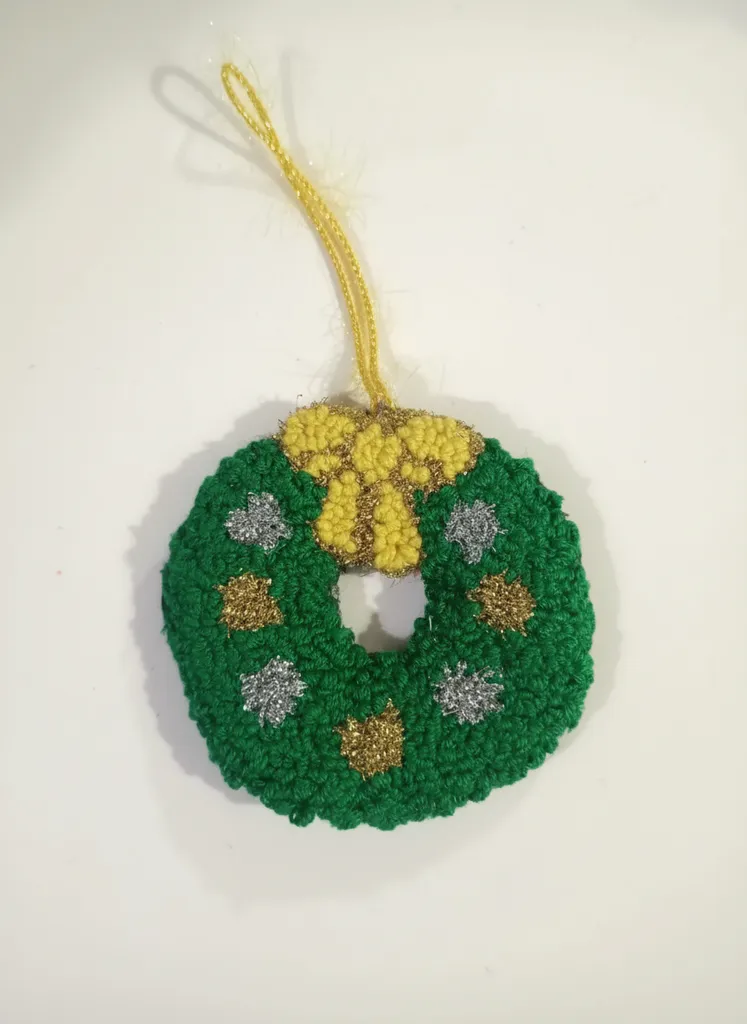 Yeşil Örgü Yılbaşı Çelenk Duvar Süsü - El Yapımı Dekoratif Halka