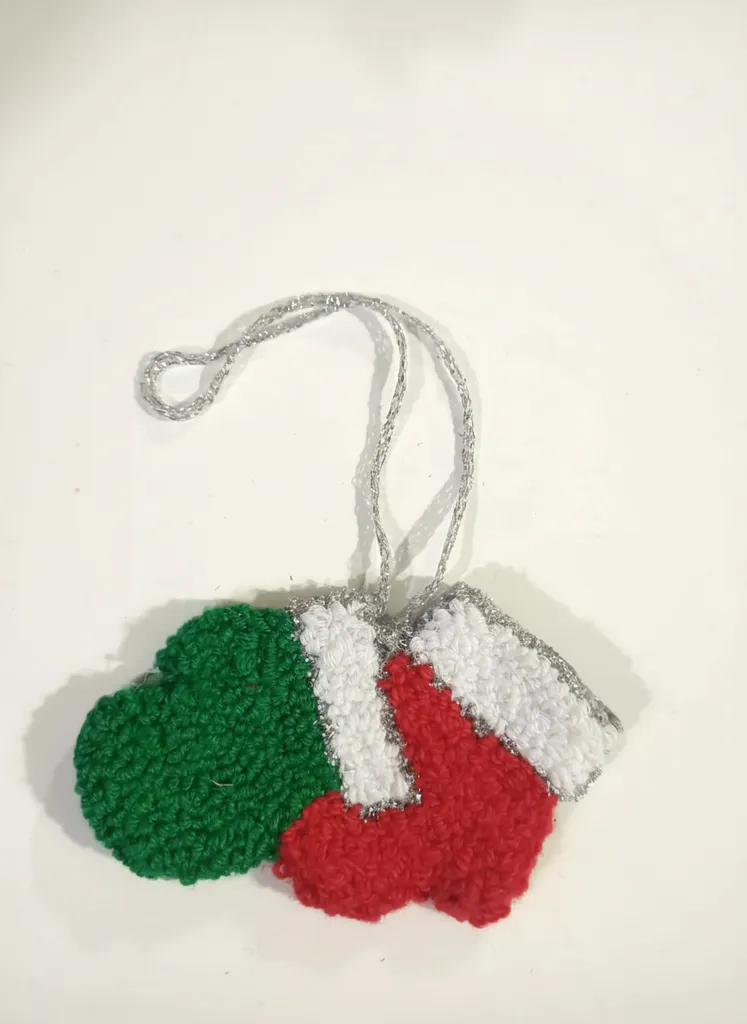 Örgü İtalyan Bayrağı Temalı Kırmızı Yeşil Beyaz Eldiven Duvar Süsü