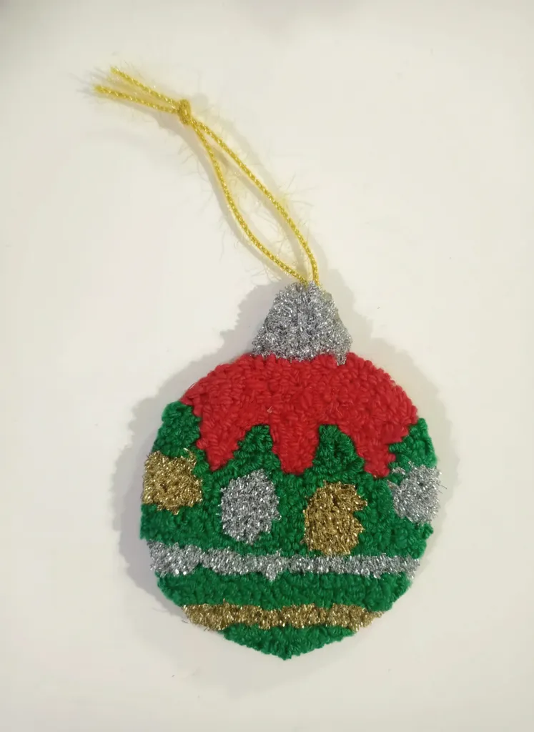 Yuvarlak Noel Ağacı Süsü - Punch Nakışı Tekniğiyle El Yapımı