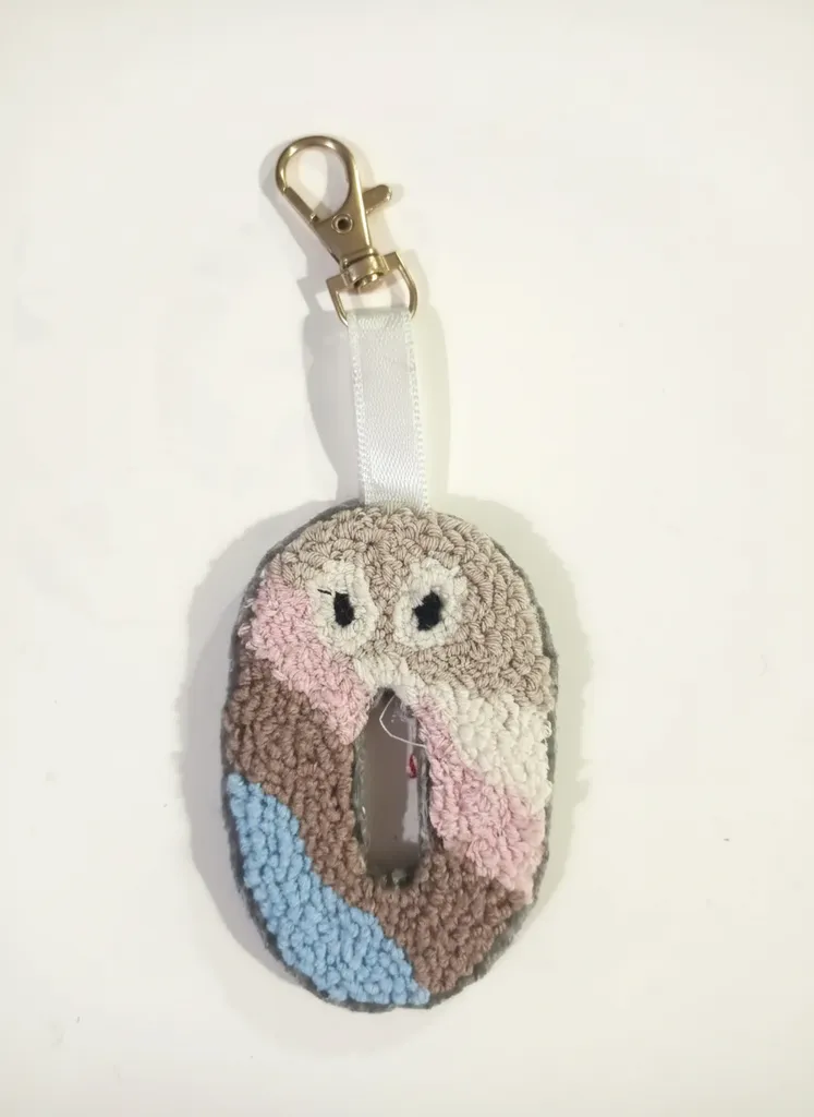 "O" Harfi Punch Nakışı Anahtarlık - Özel Tasarım El Yapımı