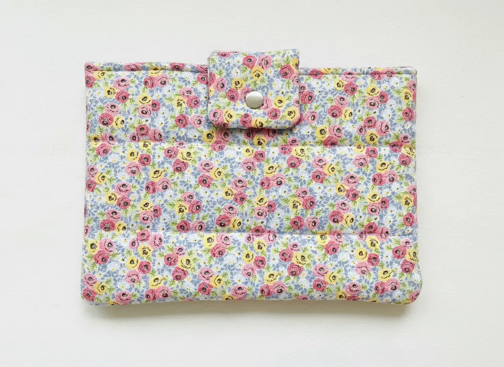 Çiçek Desenli Kitap Kılıfı - Mavi Zemin, Çıtçıtlı, El Yapımı