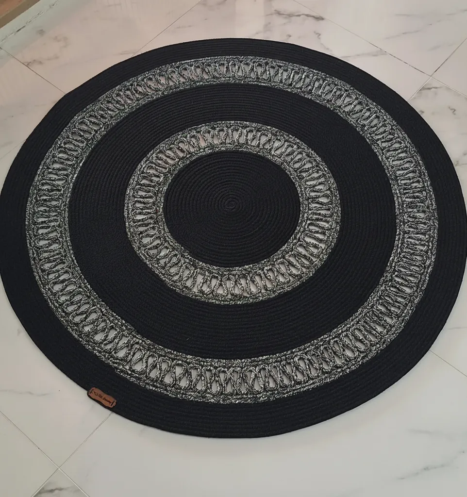 Siyah Yuvarlak Paspas - Beyaz Kırçıllı Detaylı, 100x100 cm El Emeği