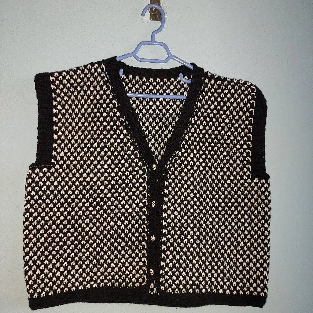 Siyah Beyaz Desenli Örgü Yelek V Yaka Düğmeli - 44 Bedene Kadar