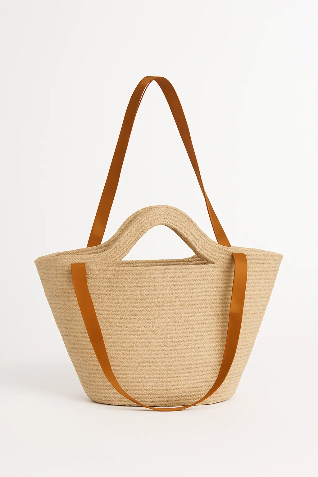 Stylish and Functional Shoulder Bag with Natural Wicker Details