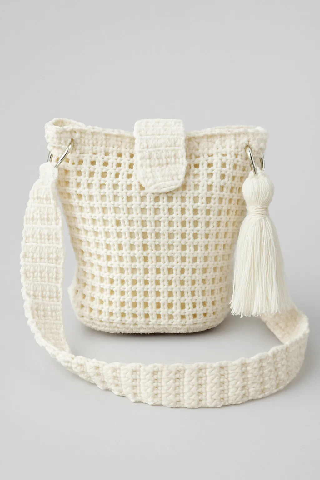 El Örgüsü Beyaz Yuvarlak Çanta – Yazlık, El Yapımı, Püsküllü