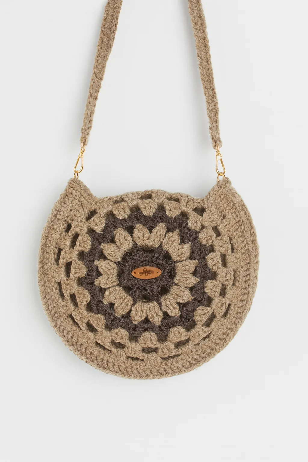 El Yapımı Yuvarlak Kahverengi Örgü Çanta