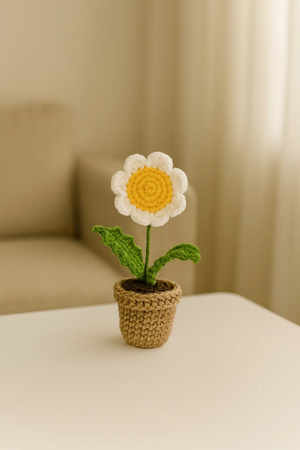 Mini Saksıda Papatya – Dekoratif Canlı Görünümlü Çiçek
