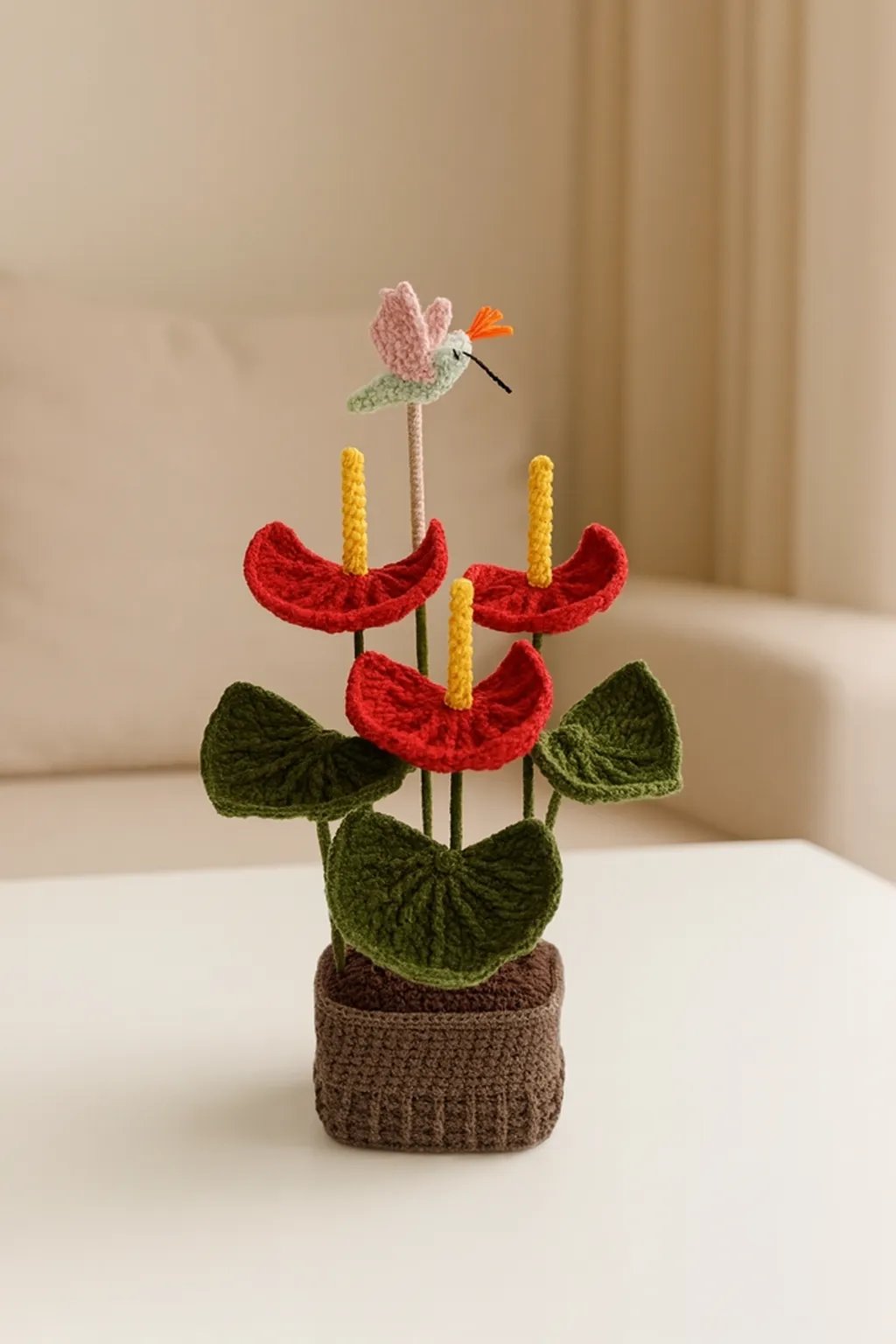 Kırmızı Örgü Antoryum Çiçeği ve Kuş Figürlü Dekoratif Saksı