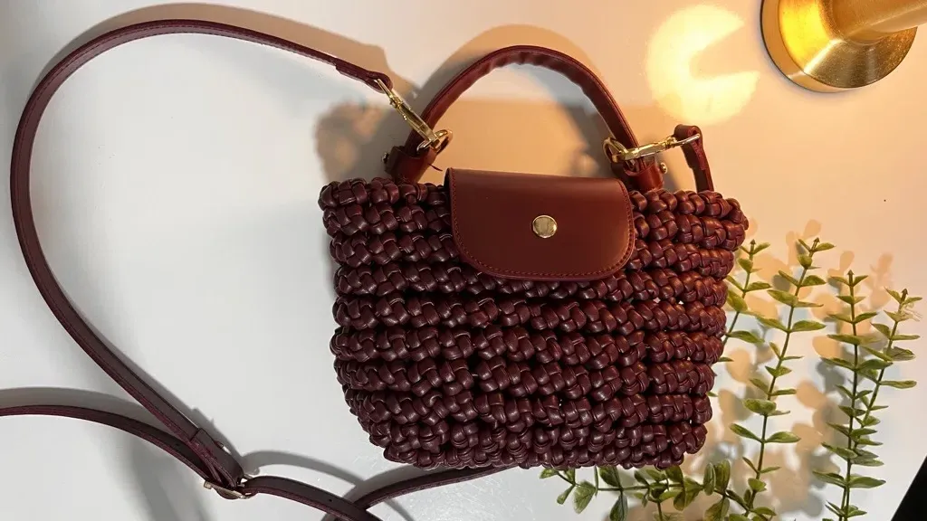 Bordo Deri Detaylı Örgü Mini Omuz Çantası - El Yapımı