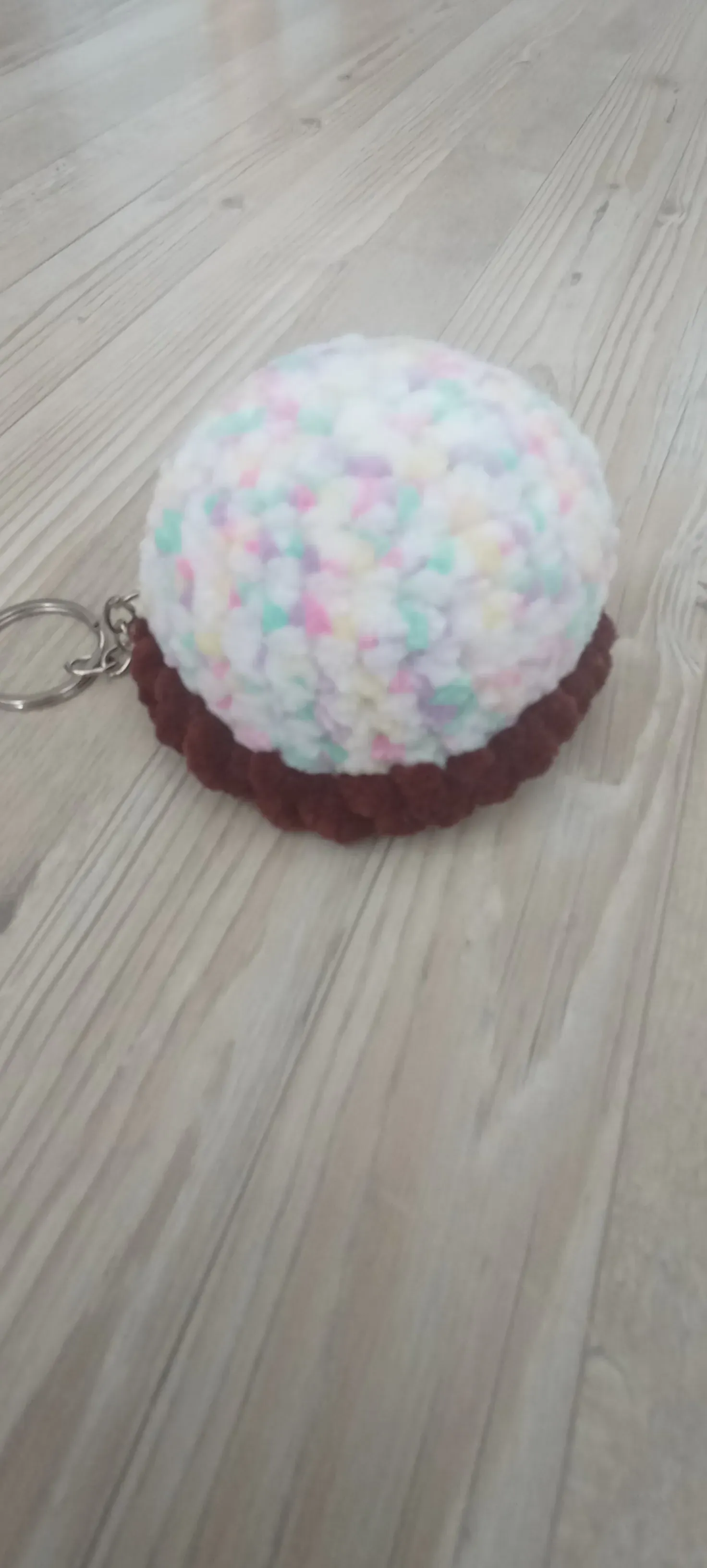 Kadife Dokulu Eti Puf Anahtarlık - Renkli ve Yumuşak Tasarım