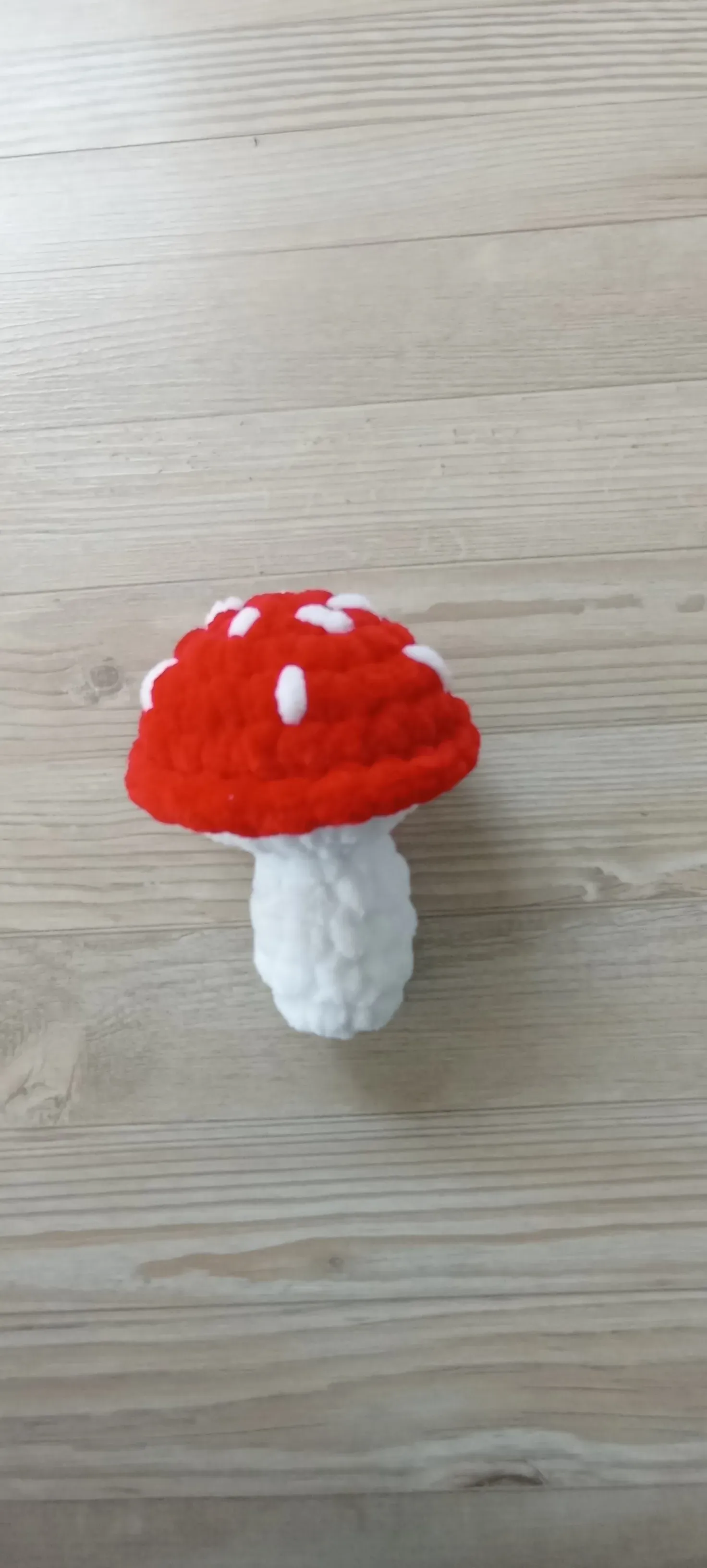 Kırmızı Beyaz Benekli Örgü Mantar Anahtarlık - El Yapımı Hediye