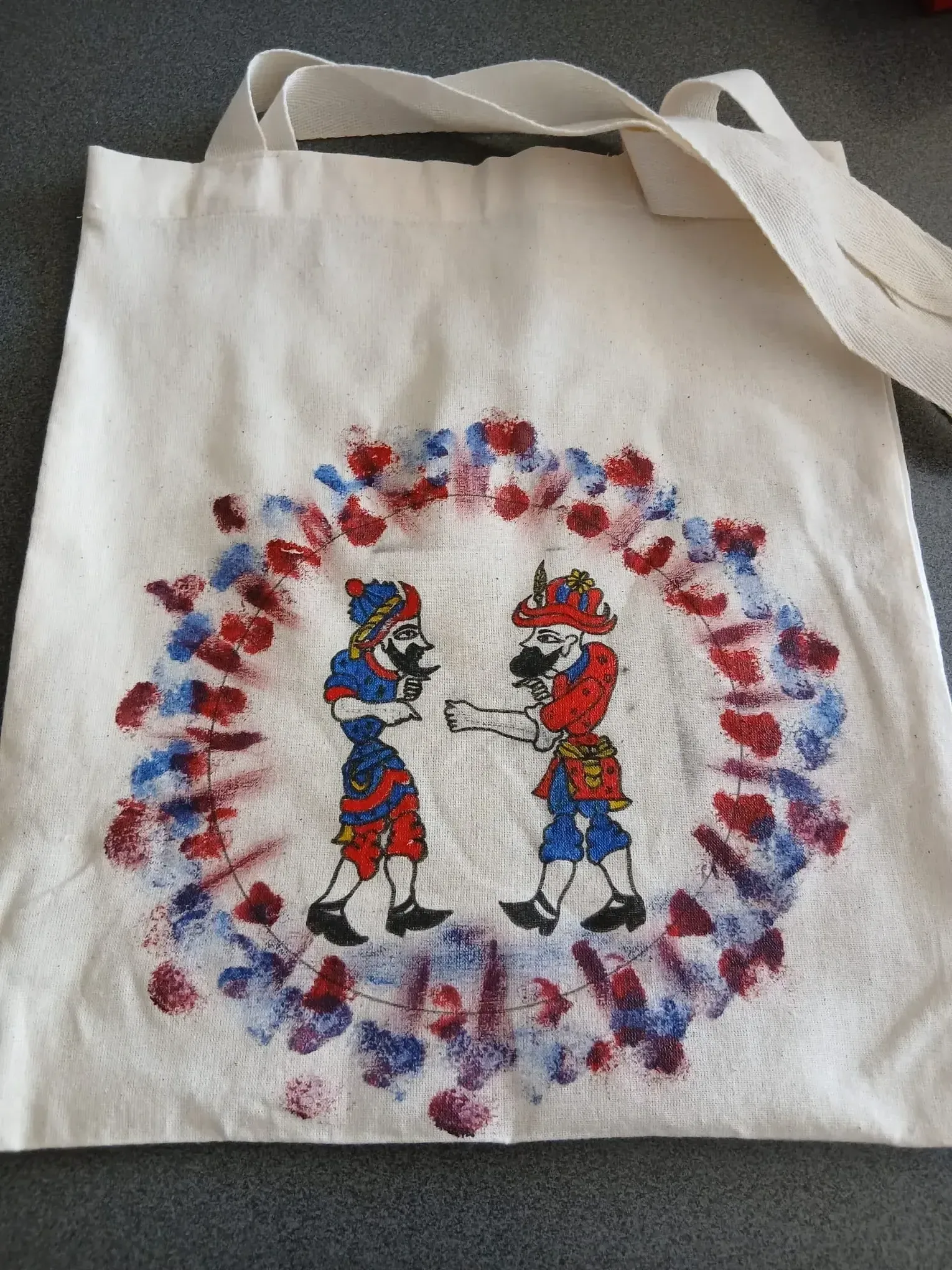 El Boyaması Bez Çanta – Hacivat ve Karagöz Desenli Akrilik Tasarım