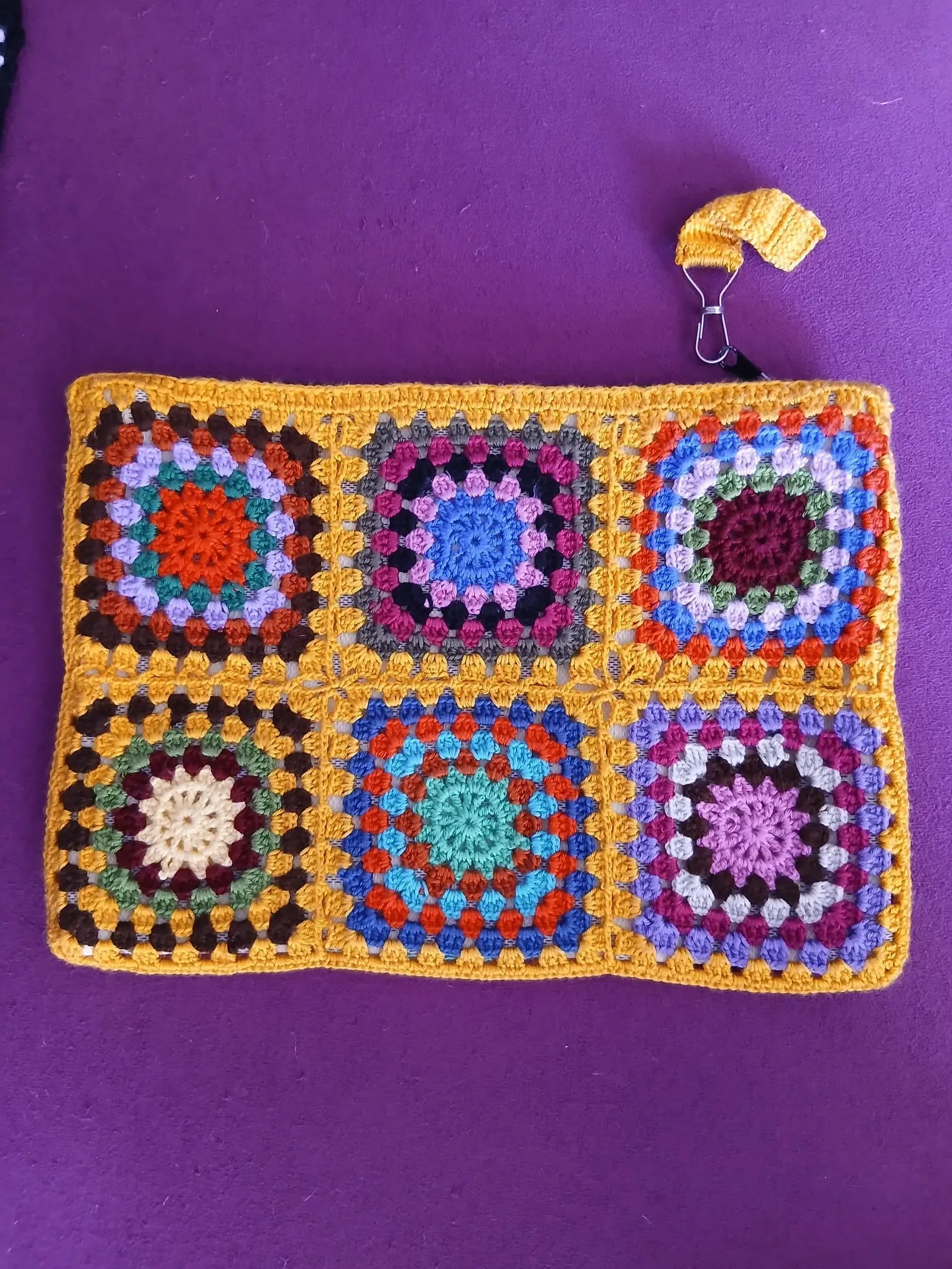 El Yapımı Renkli Motifli Örgü Çanta