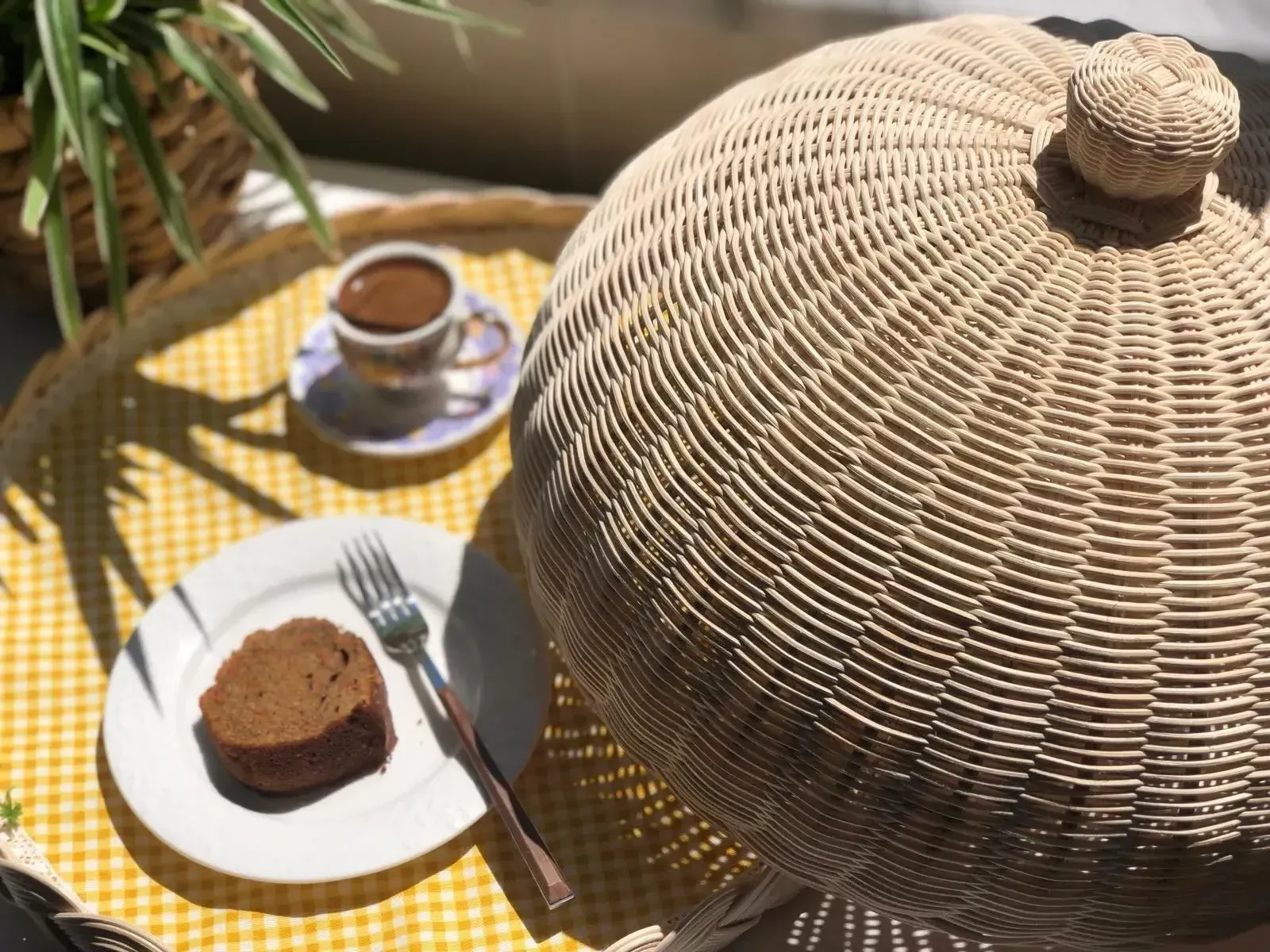 Rustik Tarzda Rattan Kek ve Kurabiye Fanusu