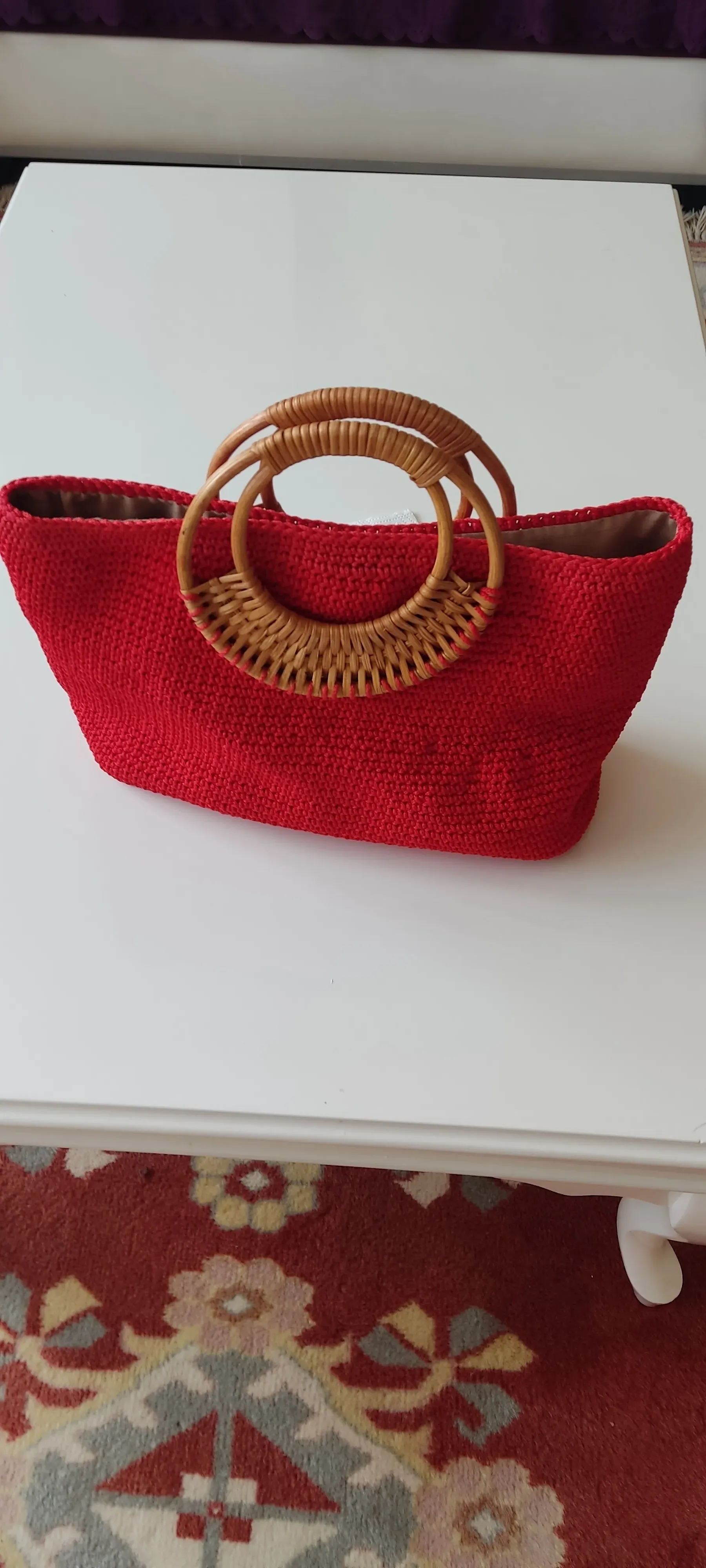 Kırmızı Makrome Çanta (Bambu Kulplu – Astar ve Cep Detaylı)