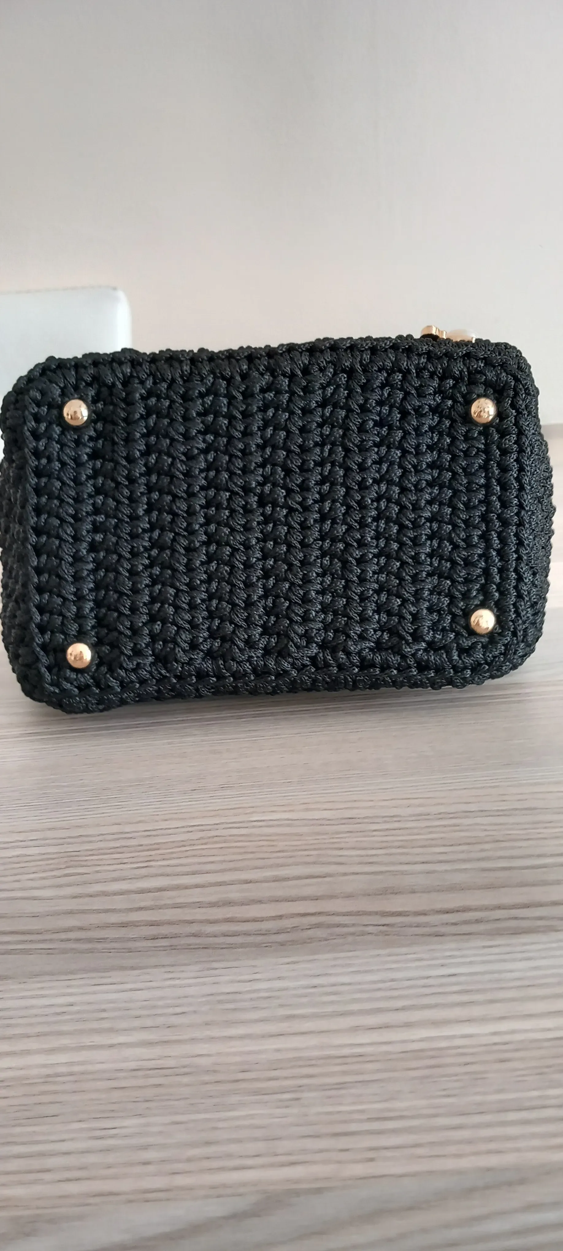 Siyah Makrome İpinden Astarlı Arı Aksesuarlı El Yapımı Çanta