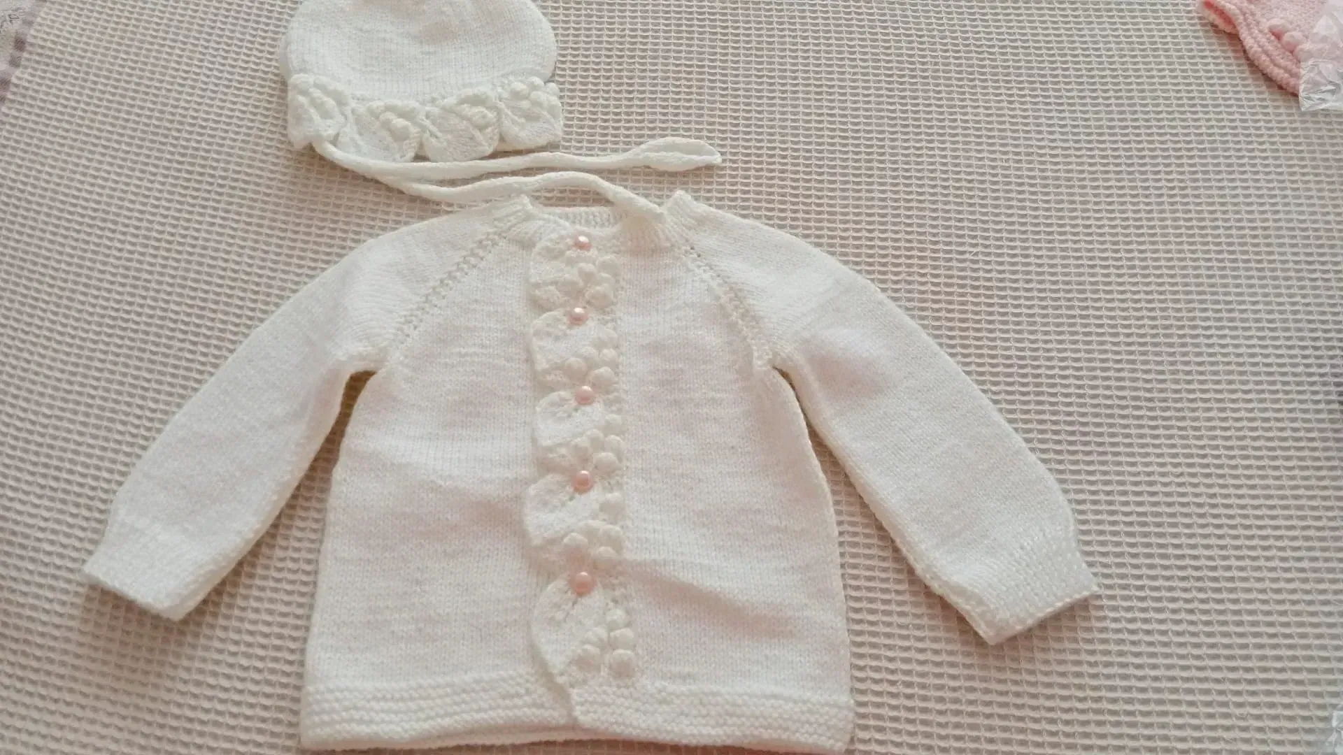 İzmir Modeli Şapkalı Bebek Hırkası Takımı