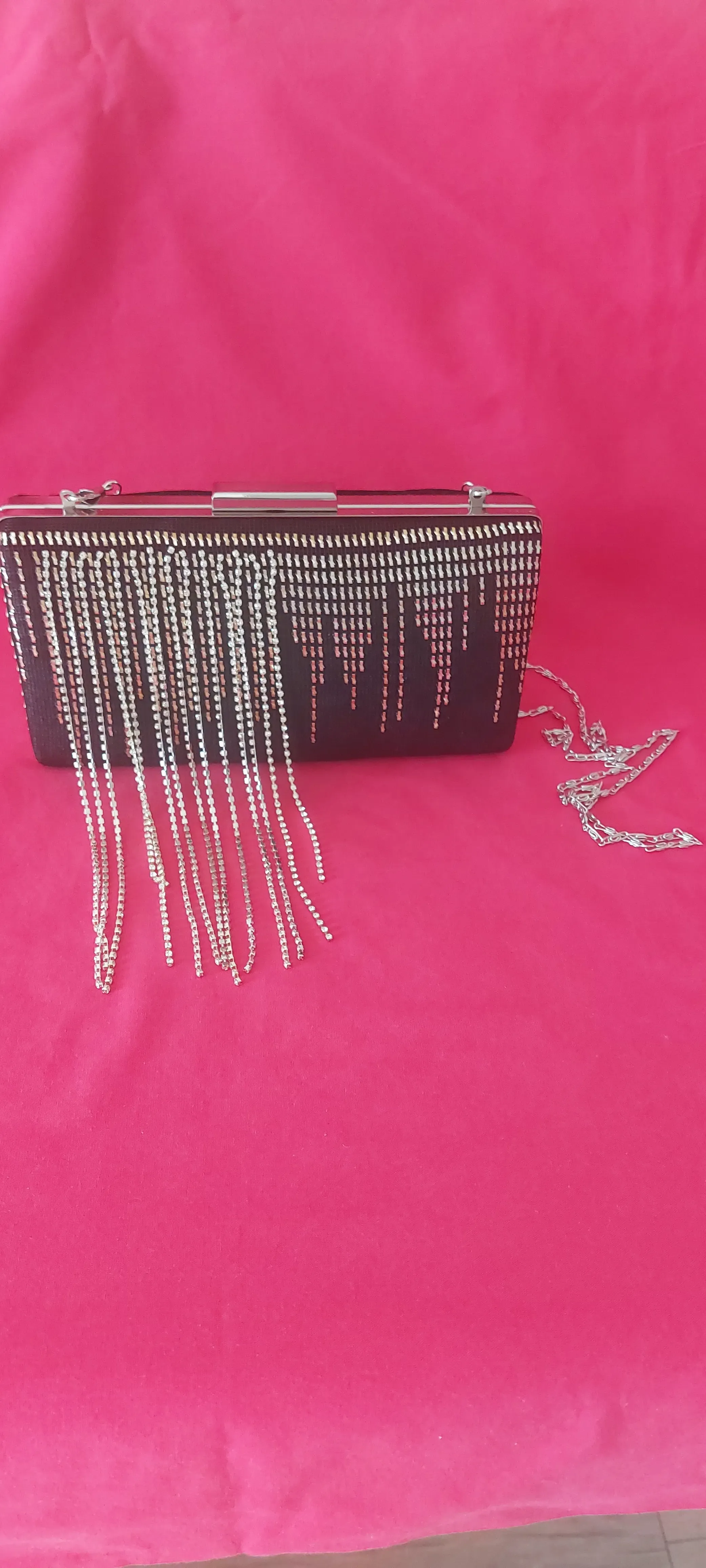 Tel Kırma İşlemeli Savoroski Taşlı El Çantası – Örgü Püsküllü Özel Tasarım