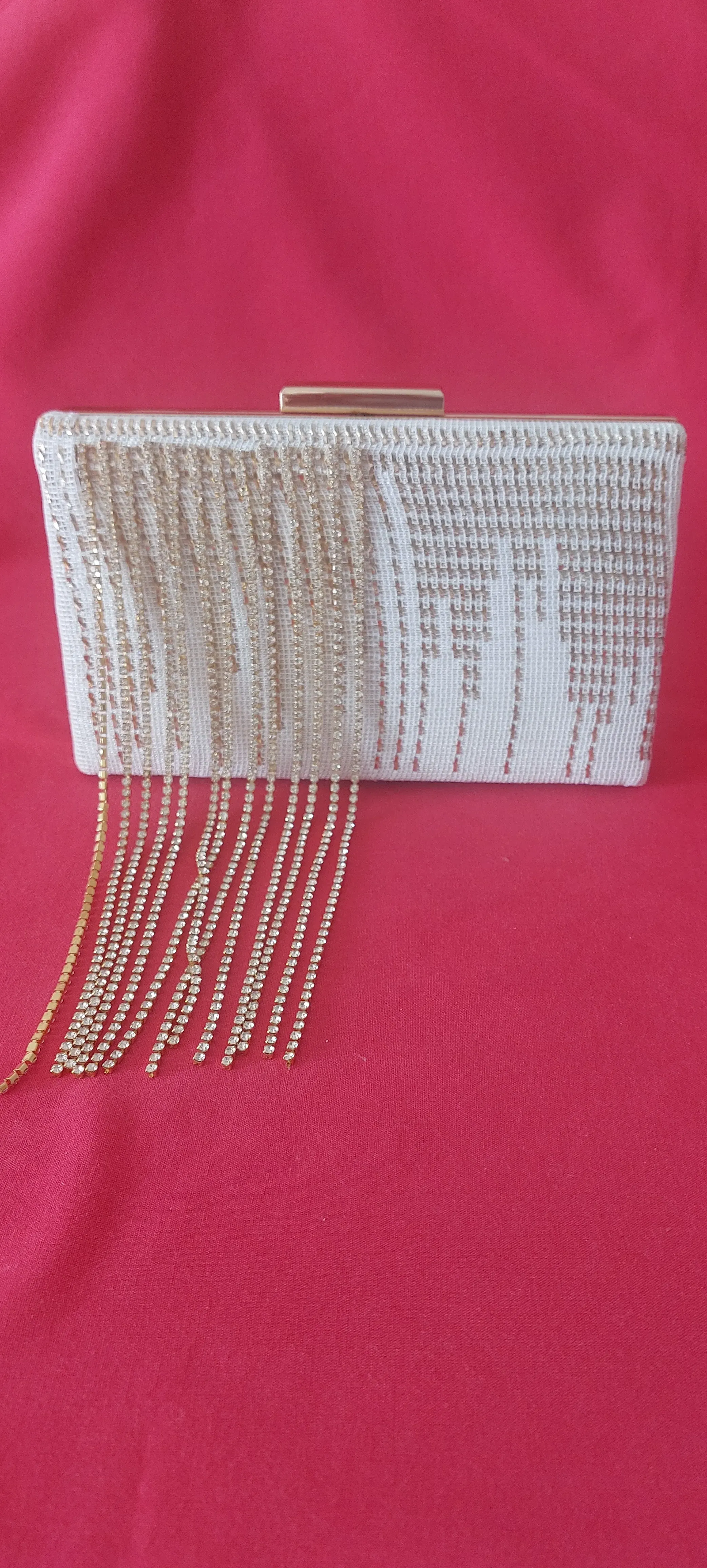 Gold Tel Kırma İşlemeli Zincirli Şık El Çantası – Püsküllü Özel Tasarım