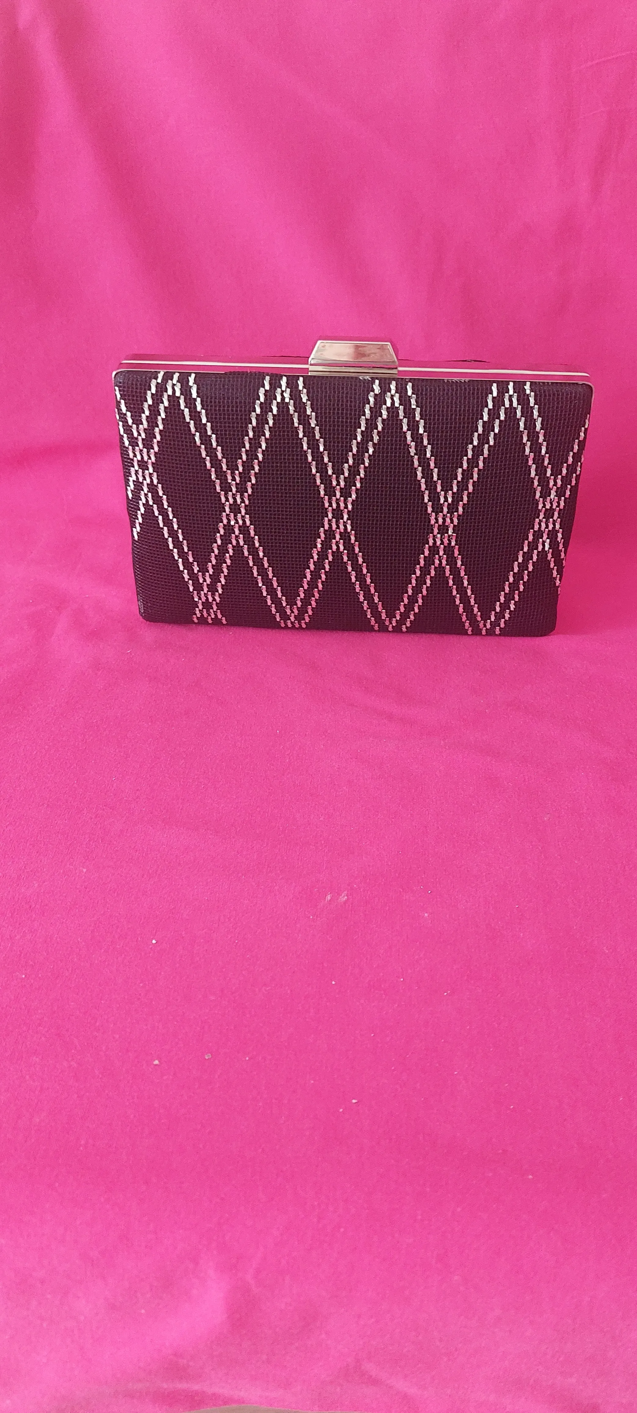 Siyah Tül Üzerine Gümüş Tel Kırma İşlemeli Kadife Kaplama Çanta