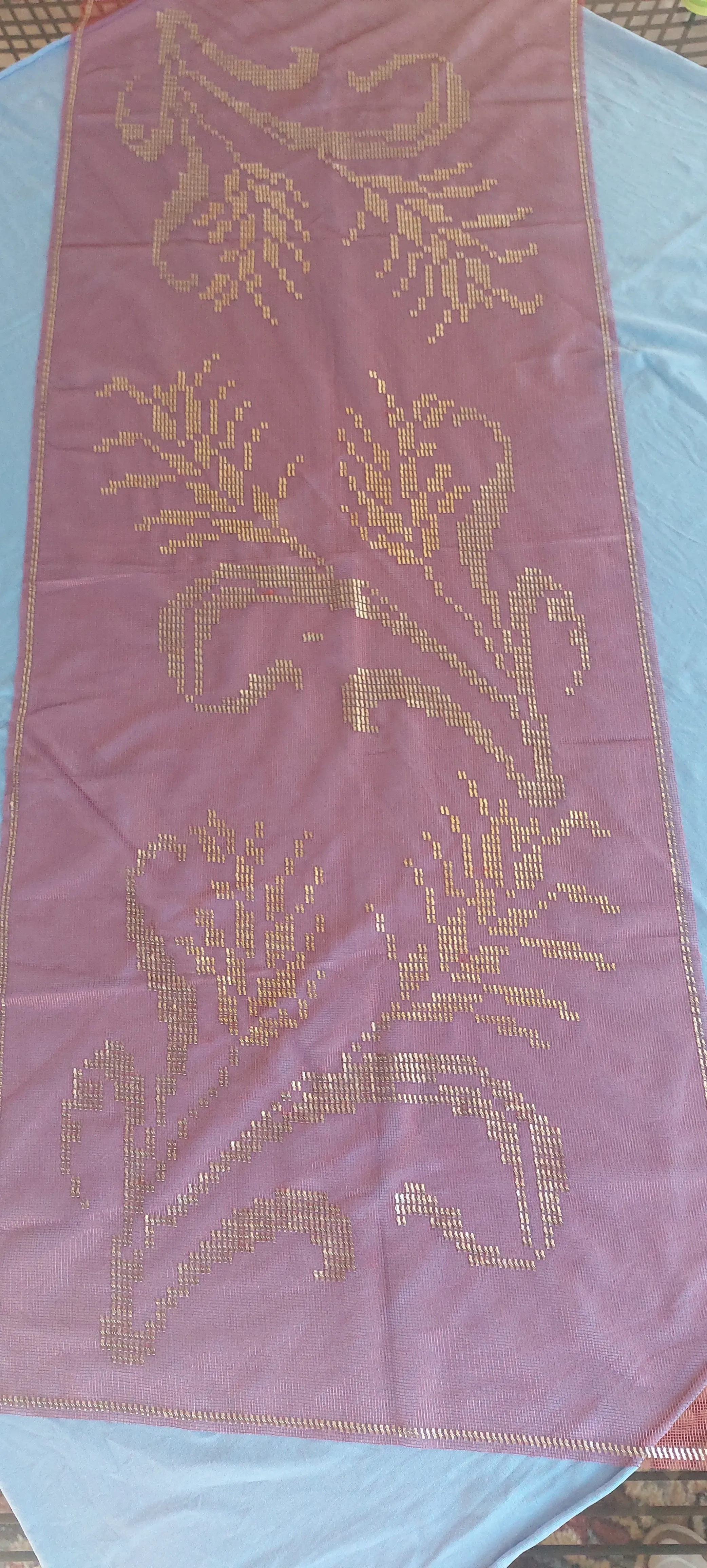 Bordo Tül Üzerine Gold Detaylı Burçak Desenli Ranır - 120x47 cm