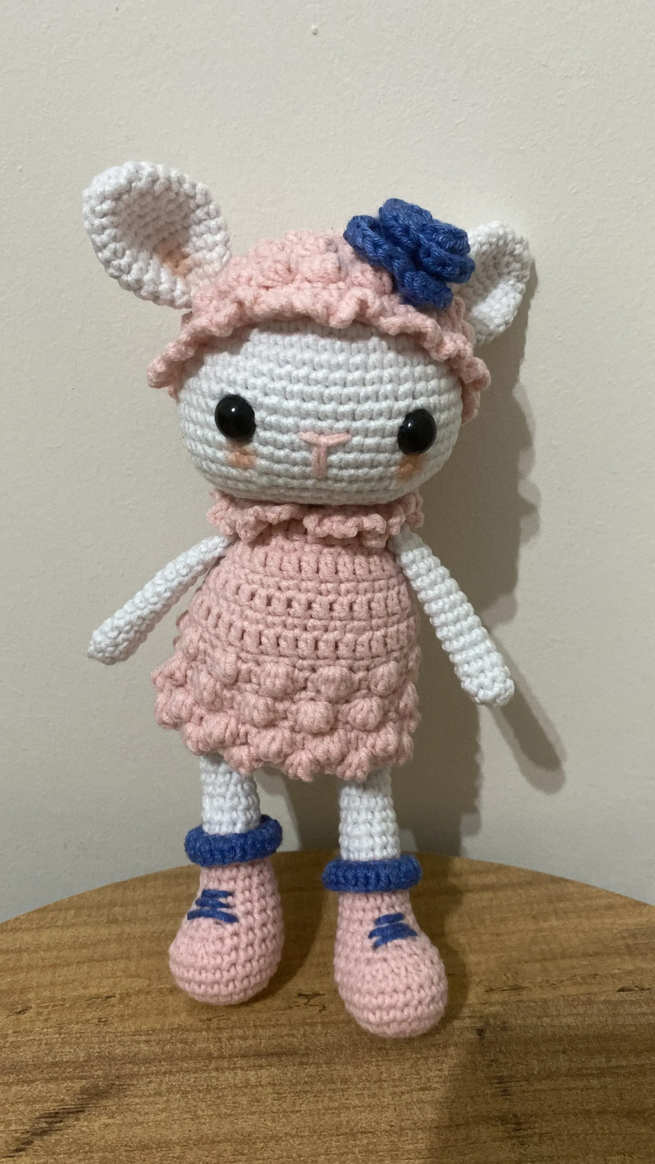 Pembe El Örgüsü Amigurumi Oyuncak Kuzu Bebek - 20 cm