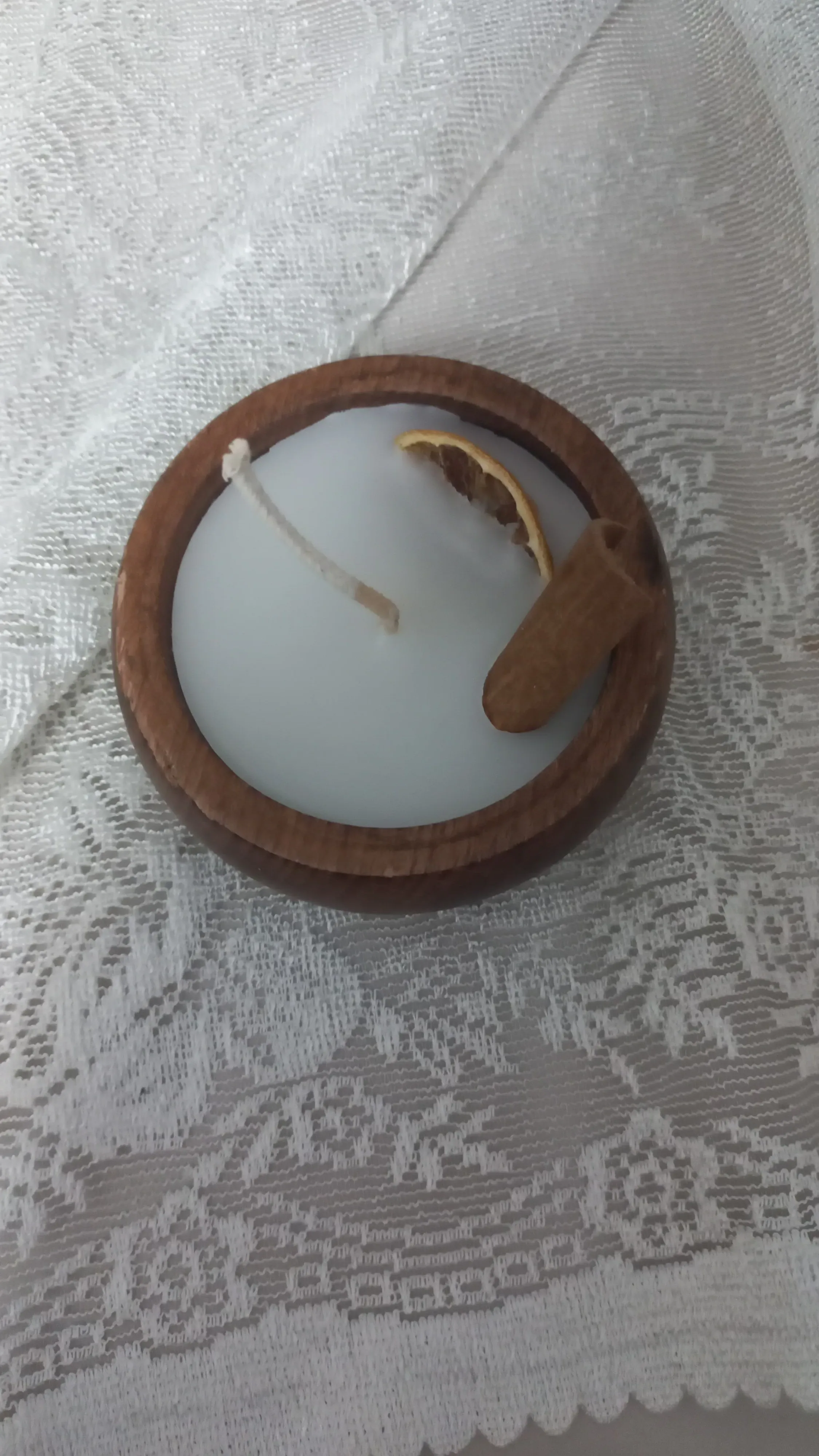 Ahşap Kaseli Doğal Soya Mum – Tarçın & Portakal Aromalı