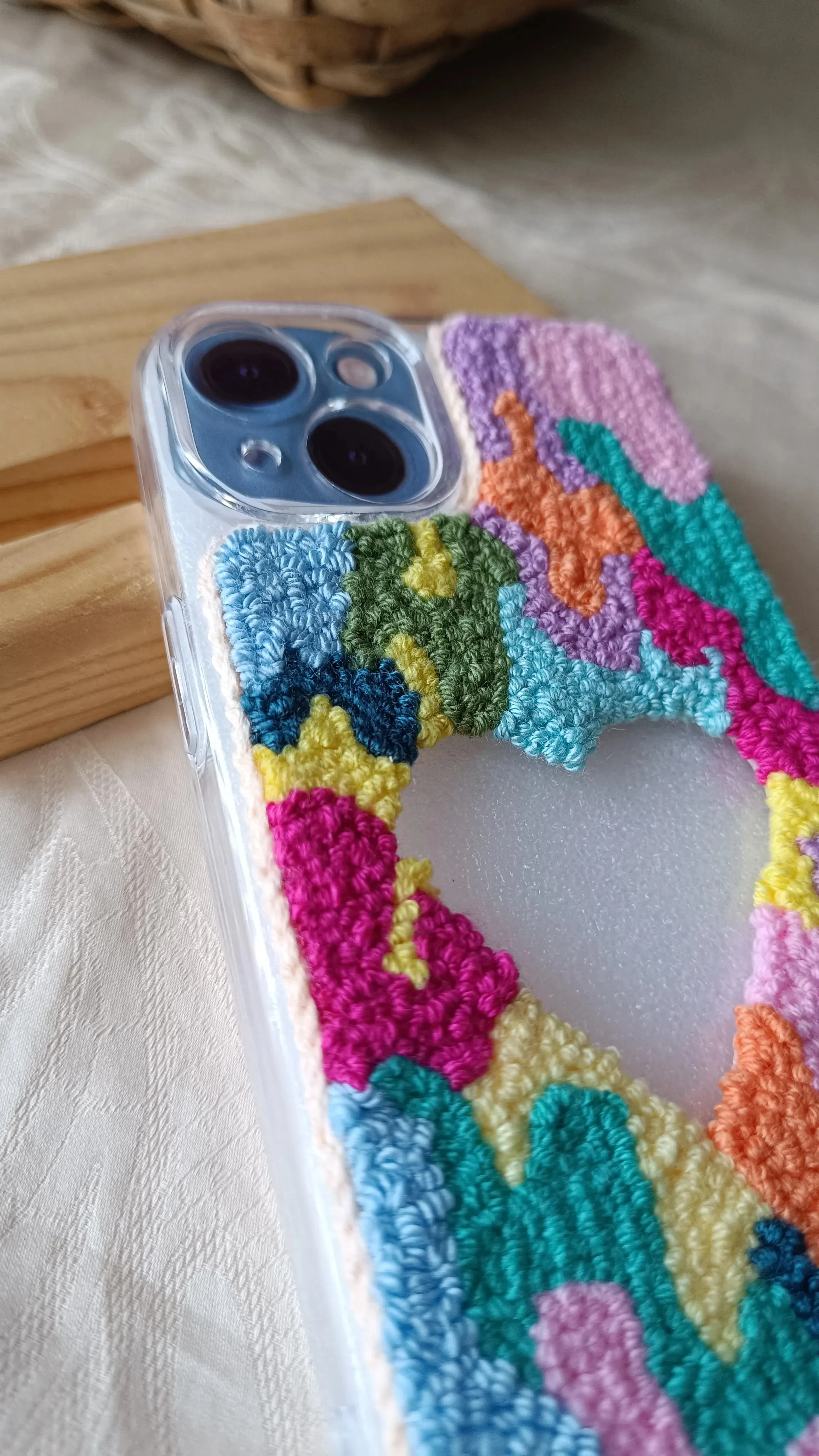 iPhone 16 Pro Max Compatible Heart Pattern Punch Phone Case