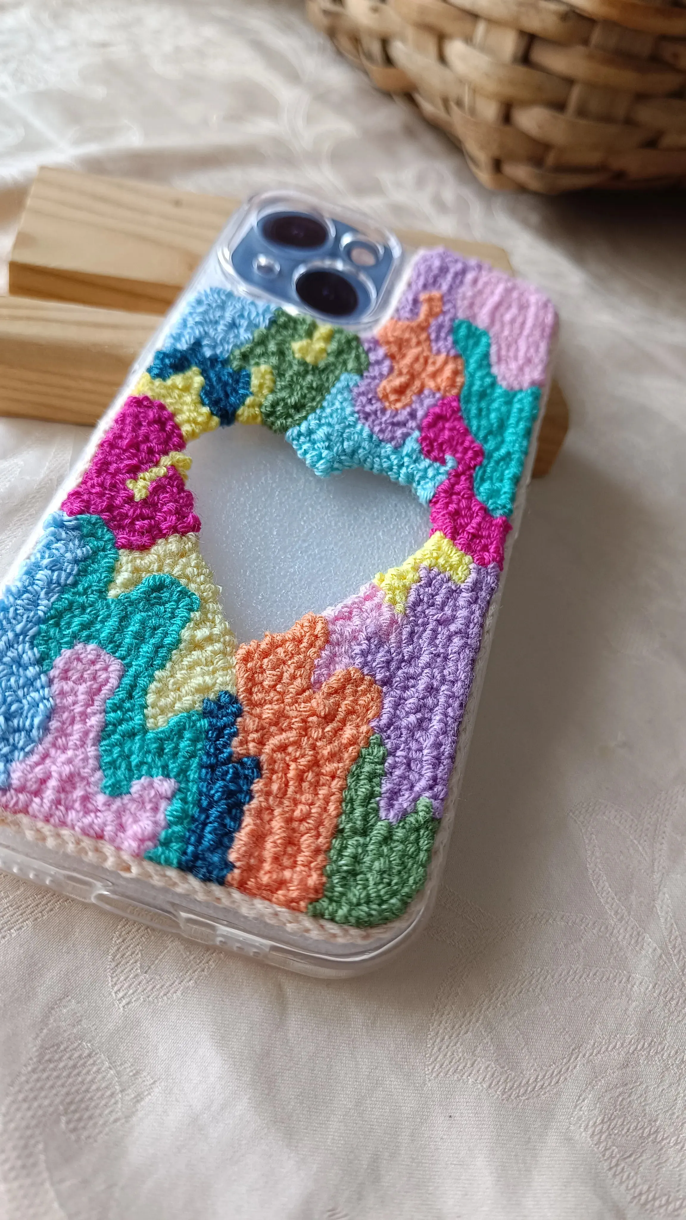 iPhone 12 Pro Max Compatible Heart Pattern Punch Phone Case