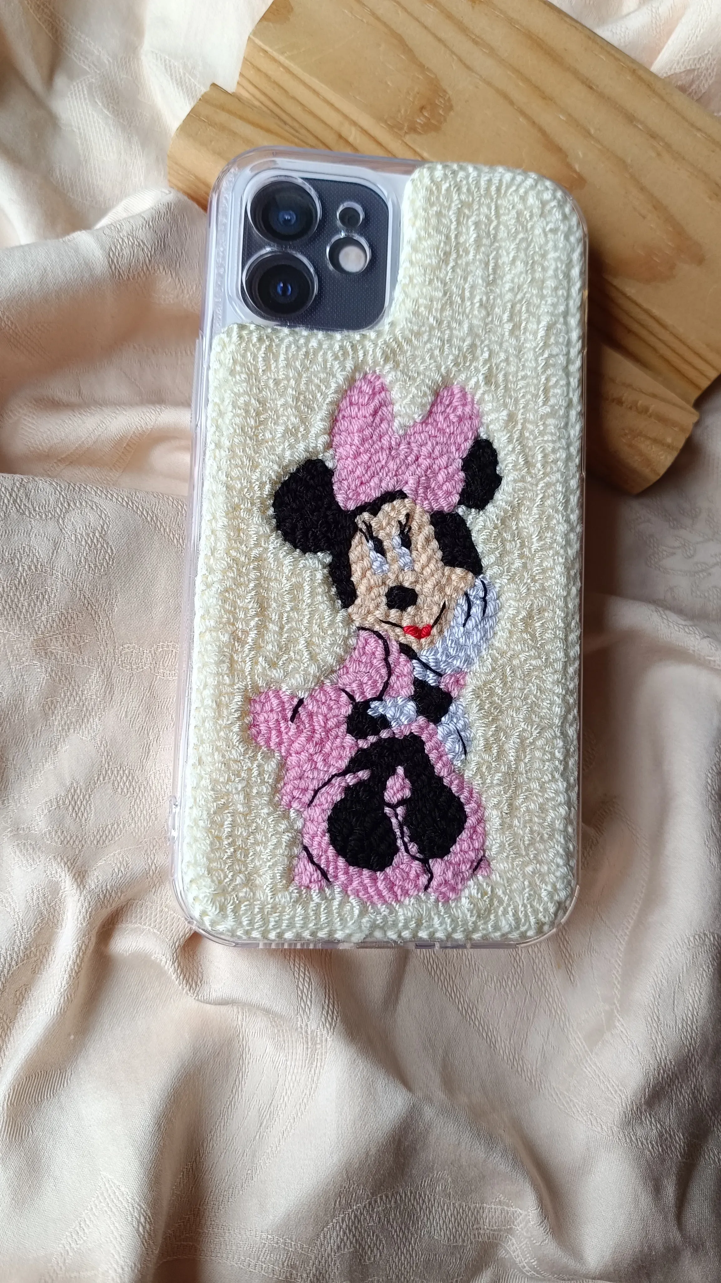 iPhone 13 Compatible Minnie Mouse Character Punch Phone Case