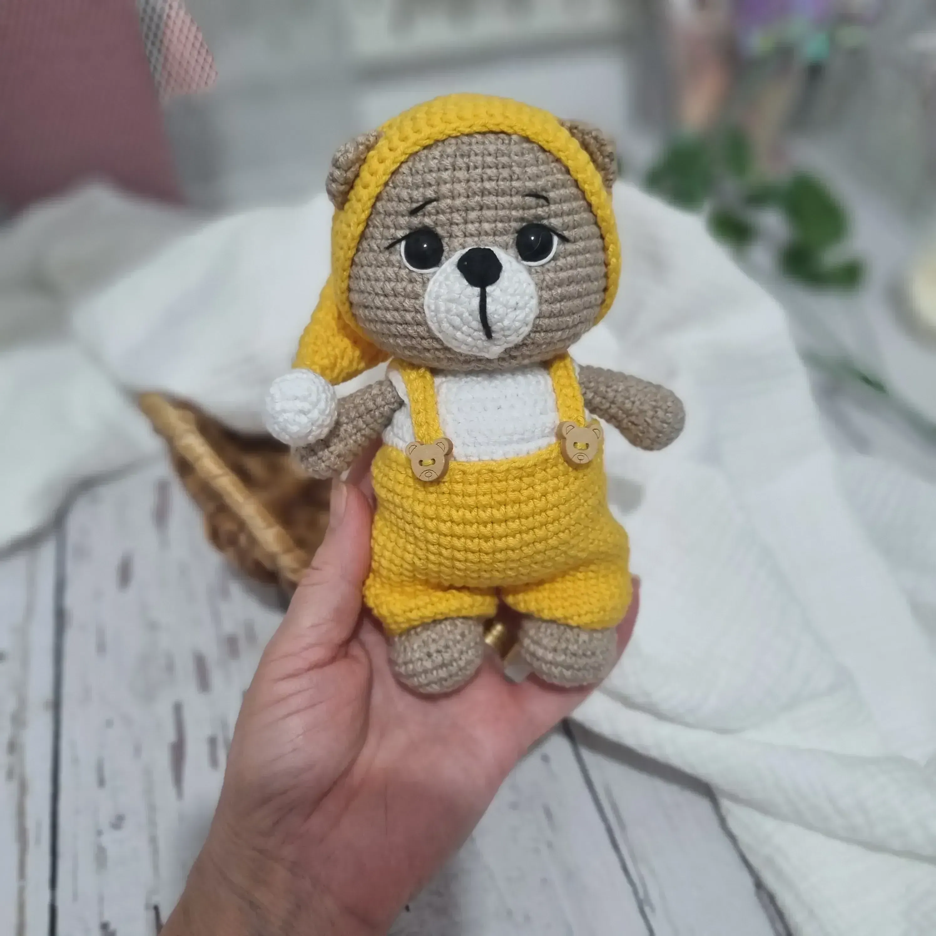 Sarı Tulumlu Sevimli Amigurumi Ayıcık Bebek Oyuncak - El Emeği