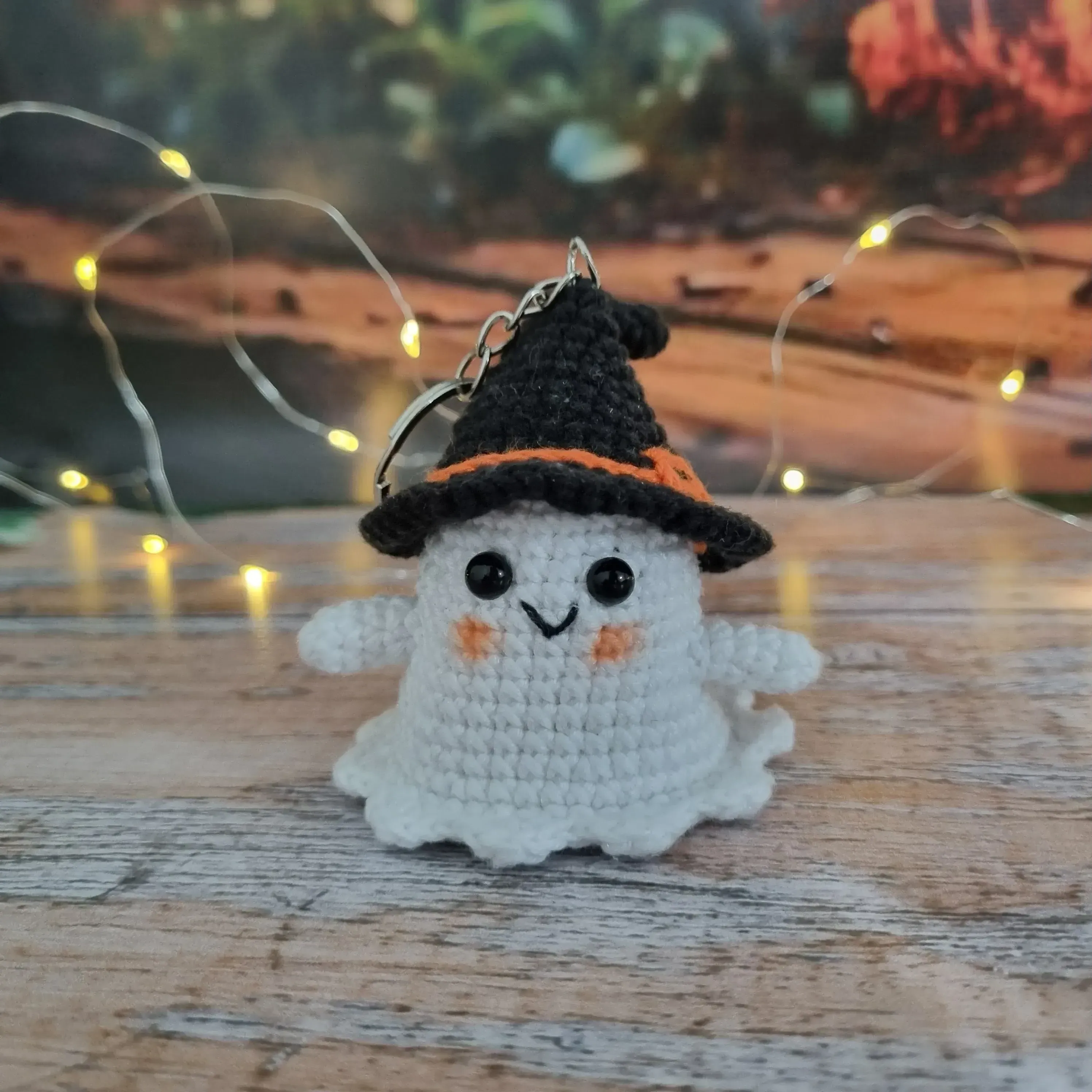 Cadılar Bayramı Temalı Örgü Hayalet Anahtarlık - El Yapımı Amigurumi