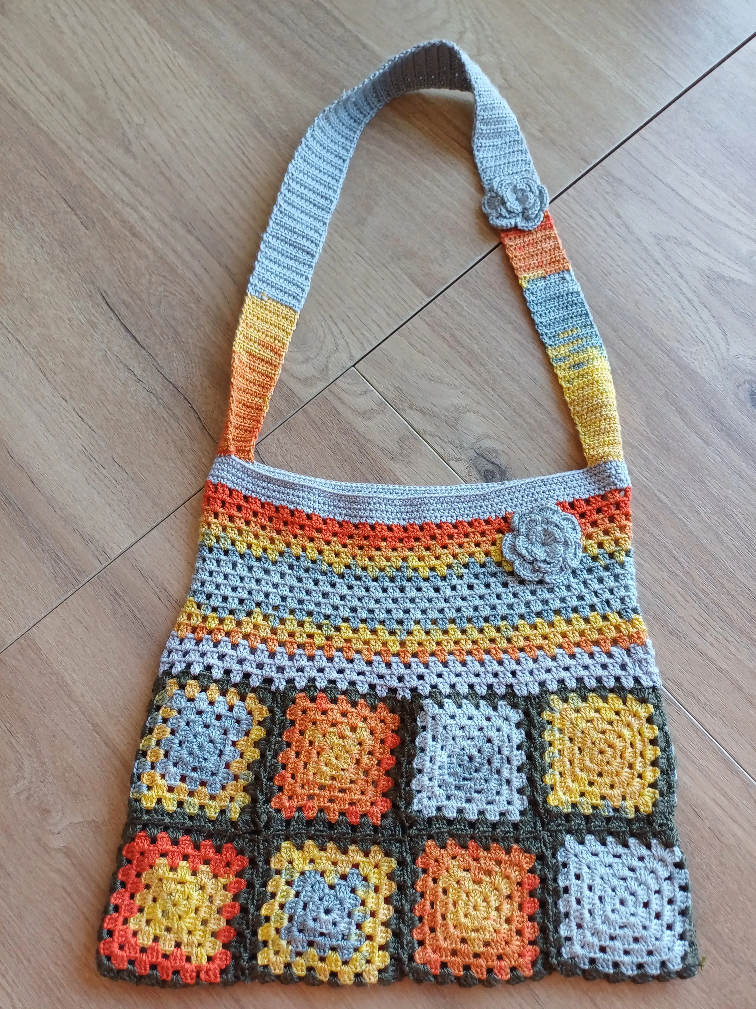 El Örgüsü Renkli Çanta – Günlük Kullanıma Uygun Şık ve Canlı Tasarım