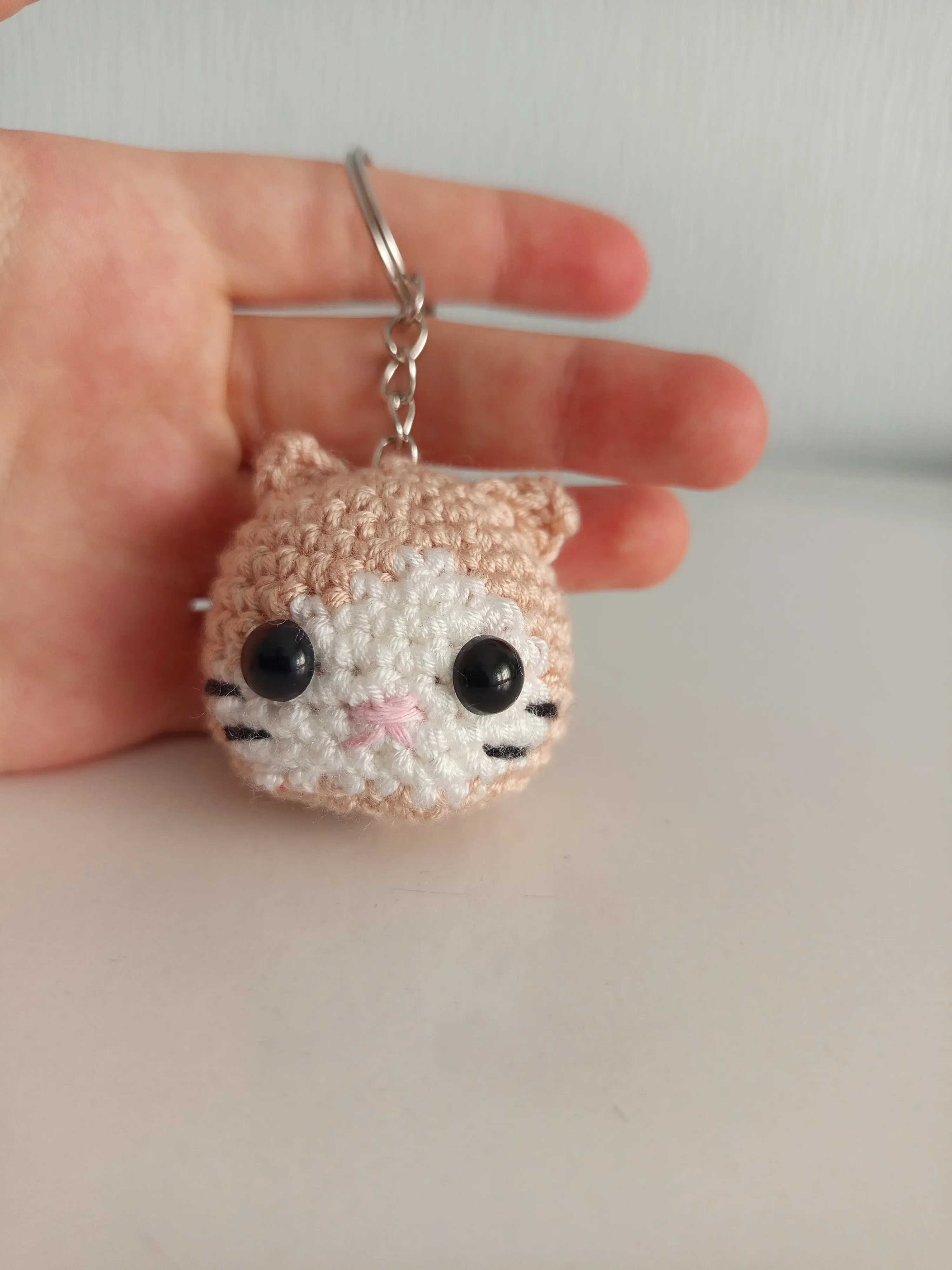 El Yapımı Kedi Anahtarlık – Tığ İşi Elyaf Dolgulu Sevimli Bag Charm