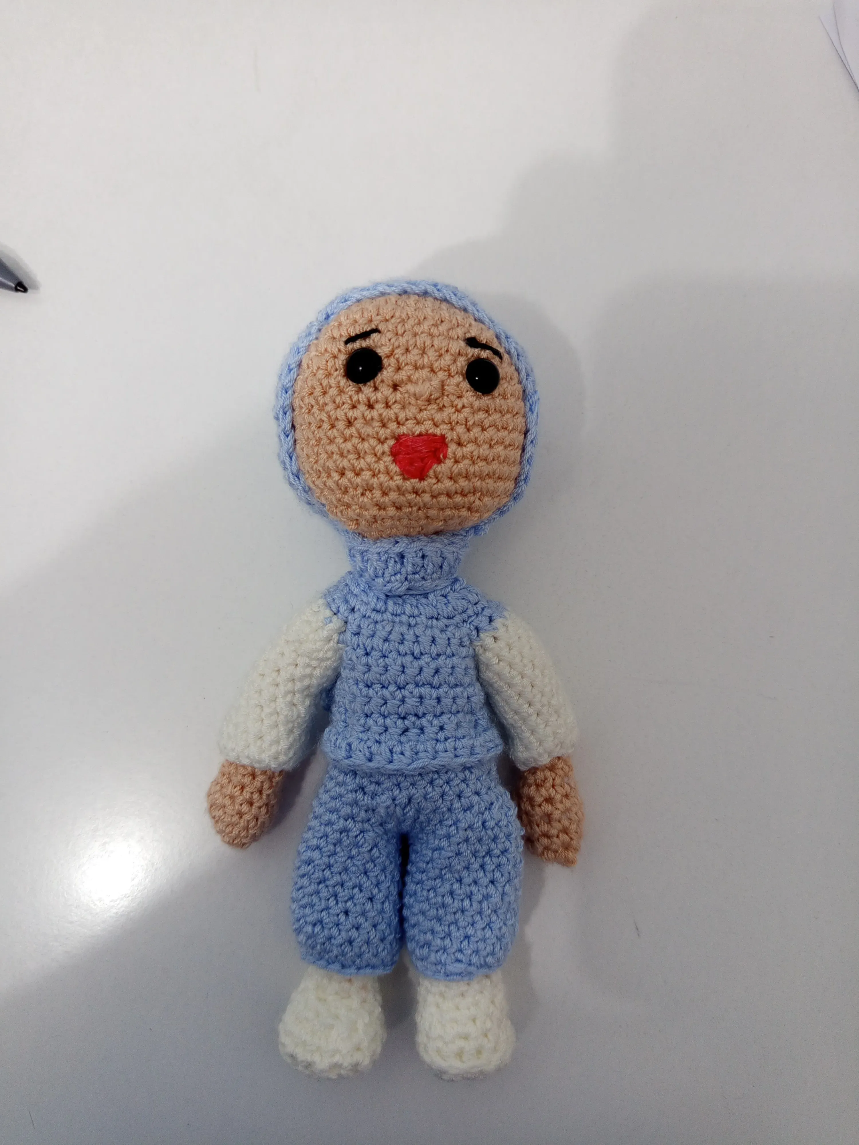 El Örgüsü Başörtülü Amigurumi Bebek