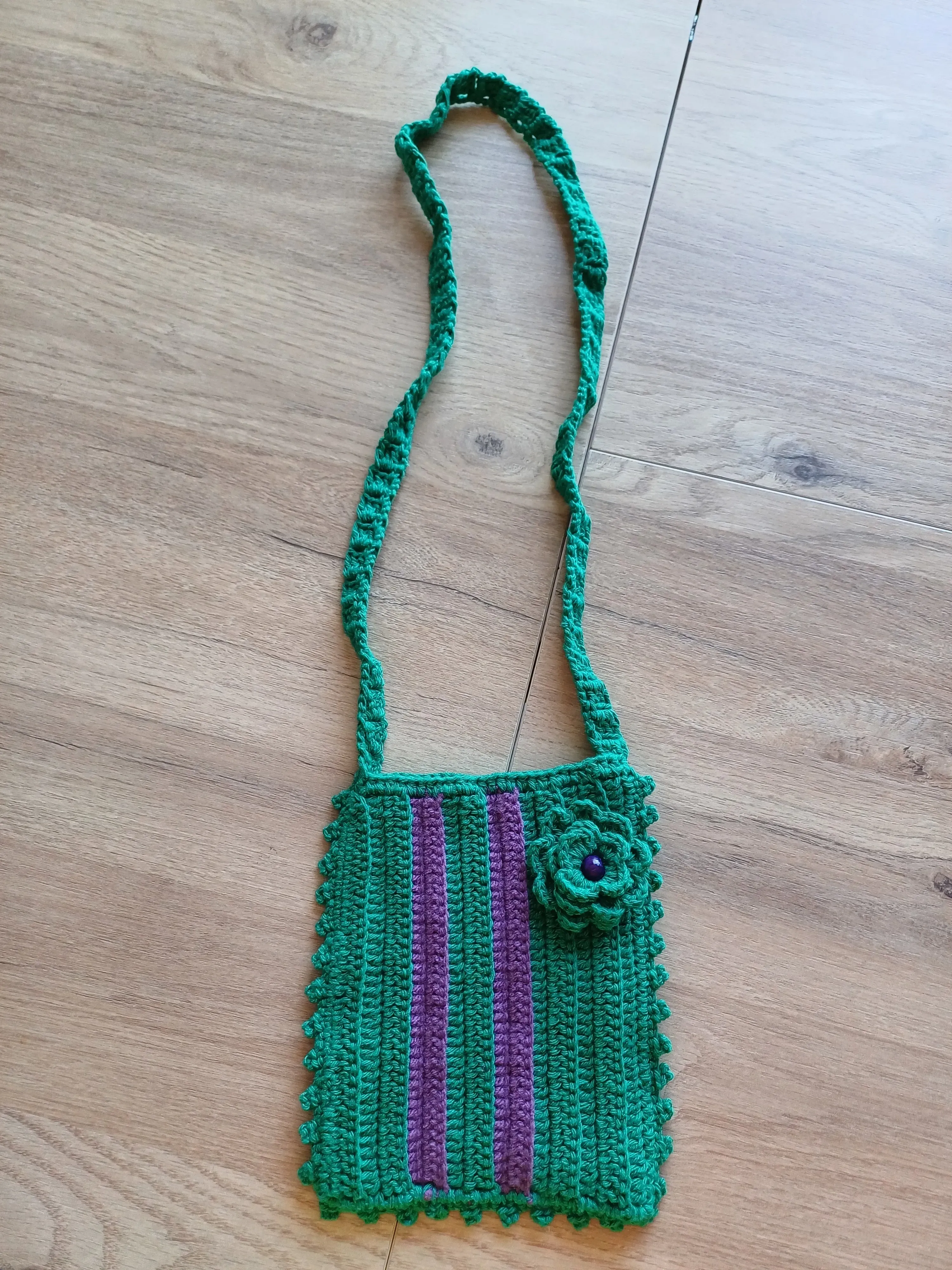 El Örgüsü Telefon Çantası – Yeşil Renk, Çiçek Detaylı