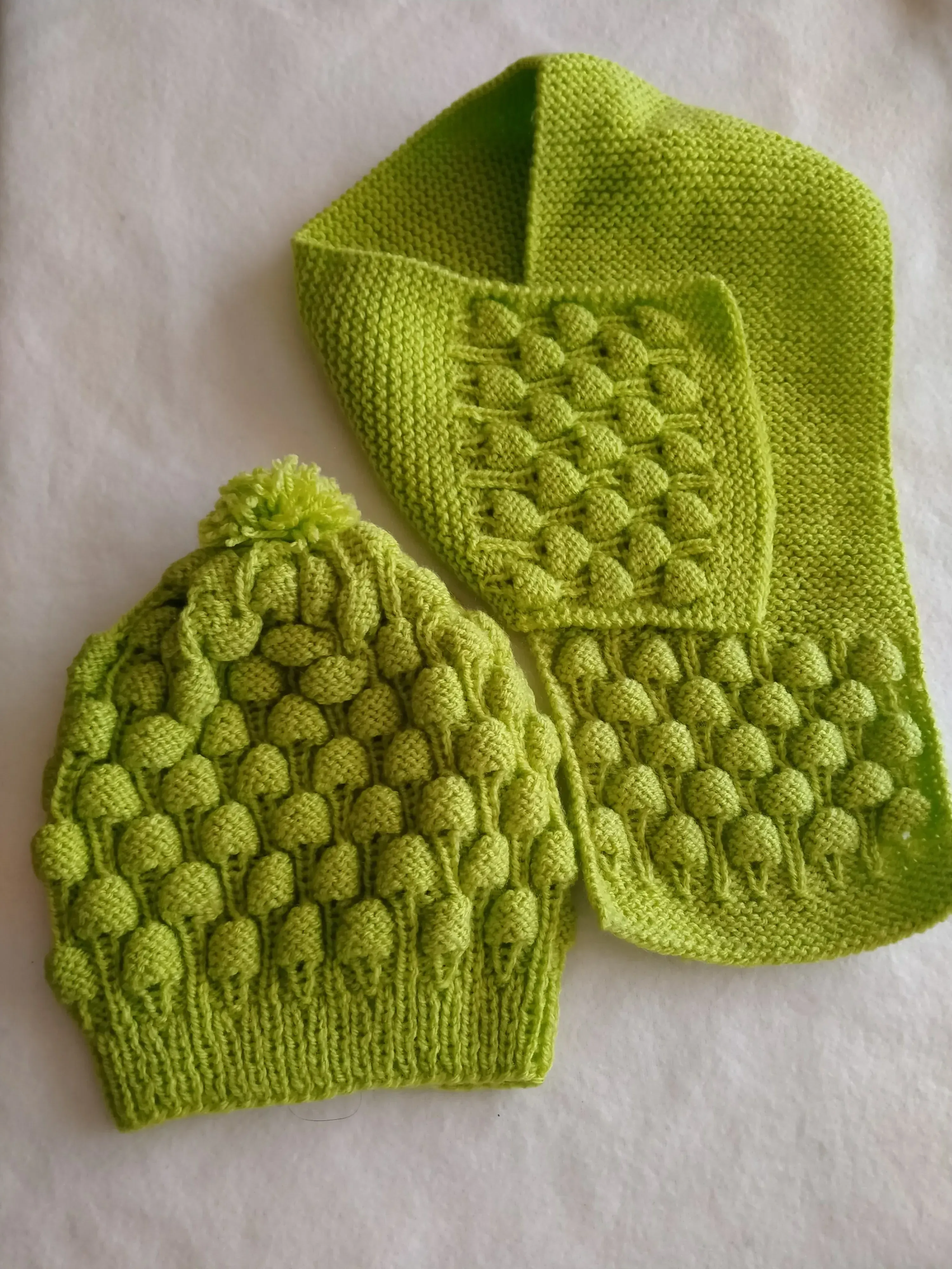 El Örgüsü Yeşil Fıstık Modeli Bere ve Atkı Takımı