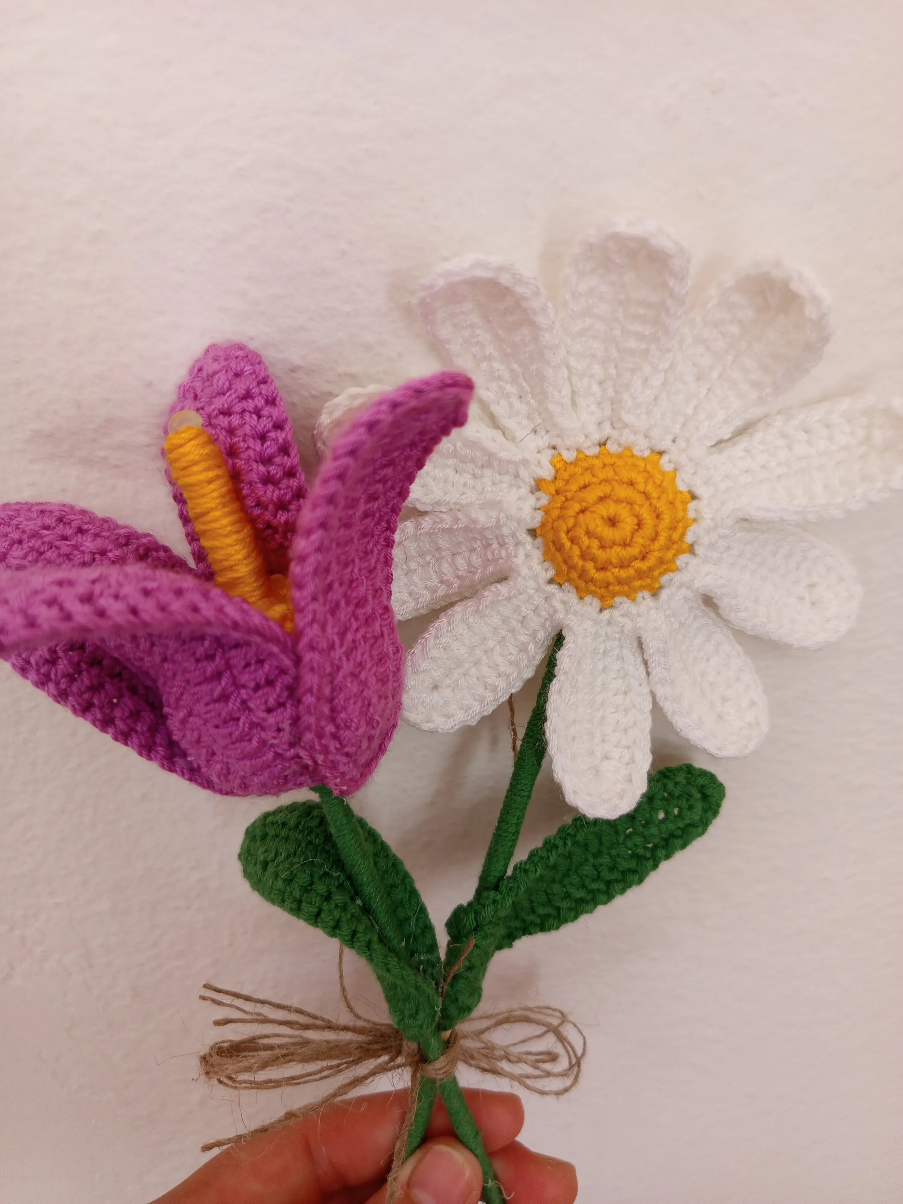 El Örgüsü Zambak ve Papatya Çiçek Buketi - Amigurumi Dekoratif Çiçekler