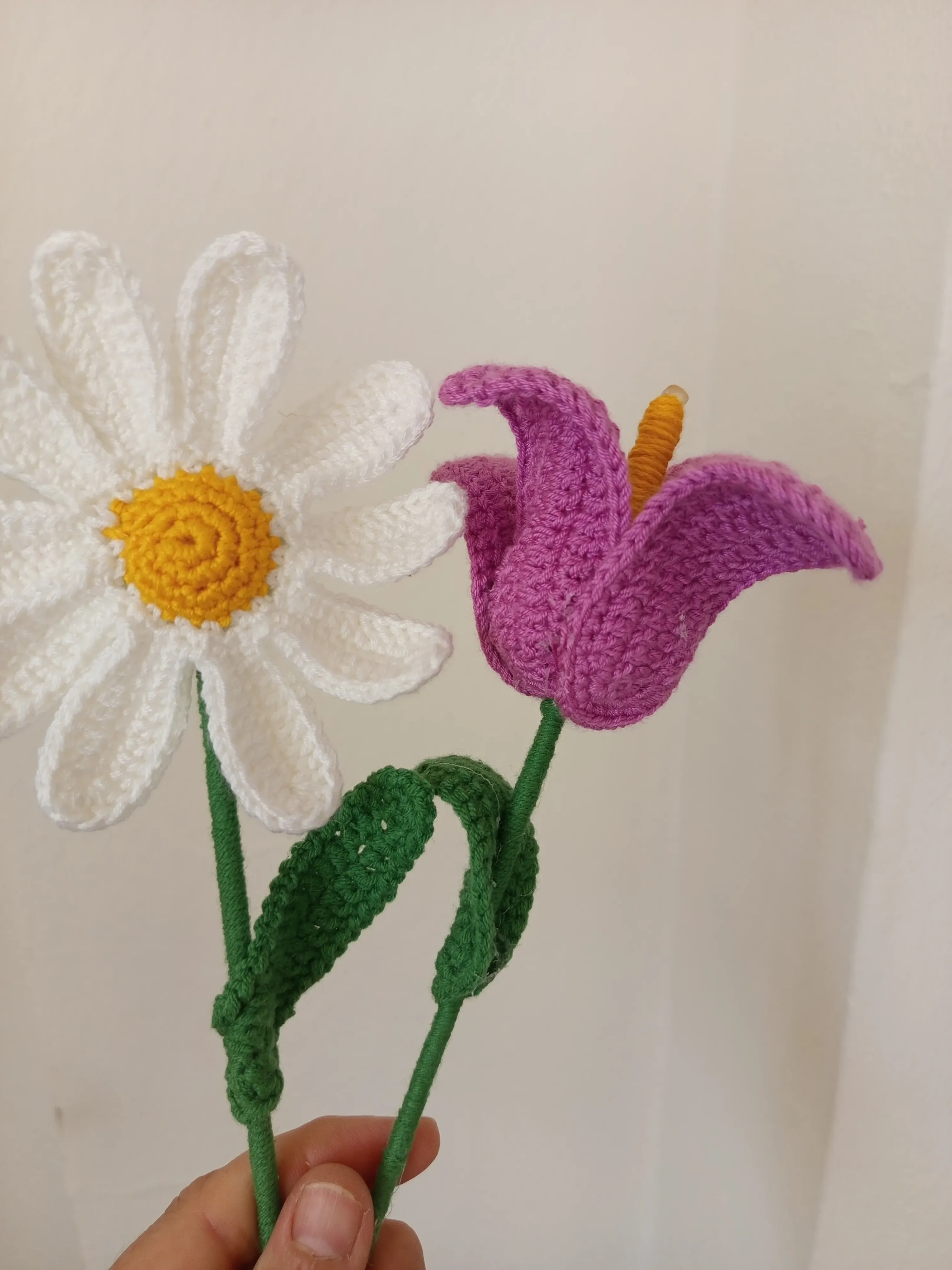 El Örgüsü Zambak ve Papatya Çiçek Buketi - Amigurumi Dekoratif Çiçekler
