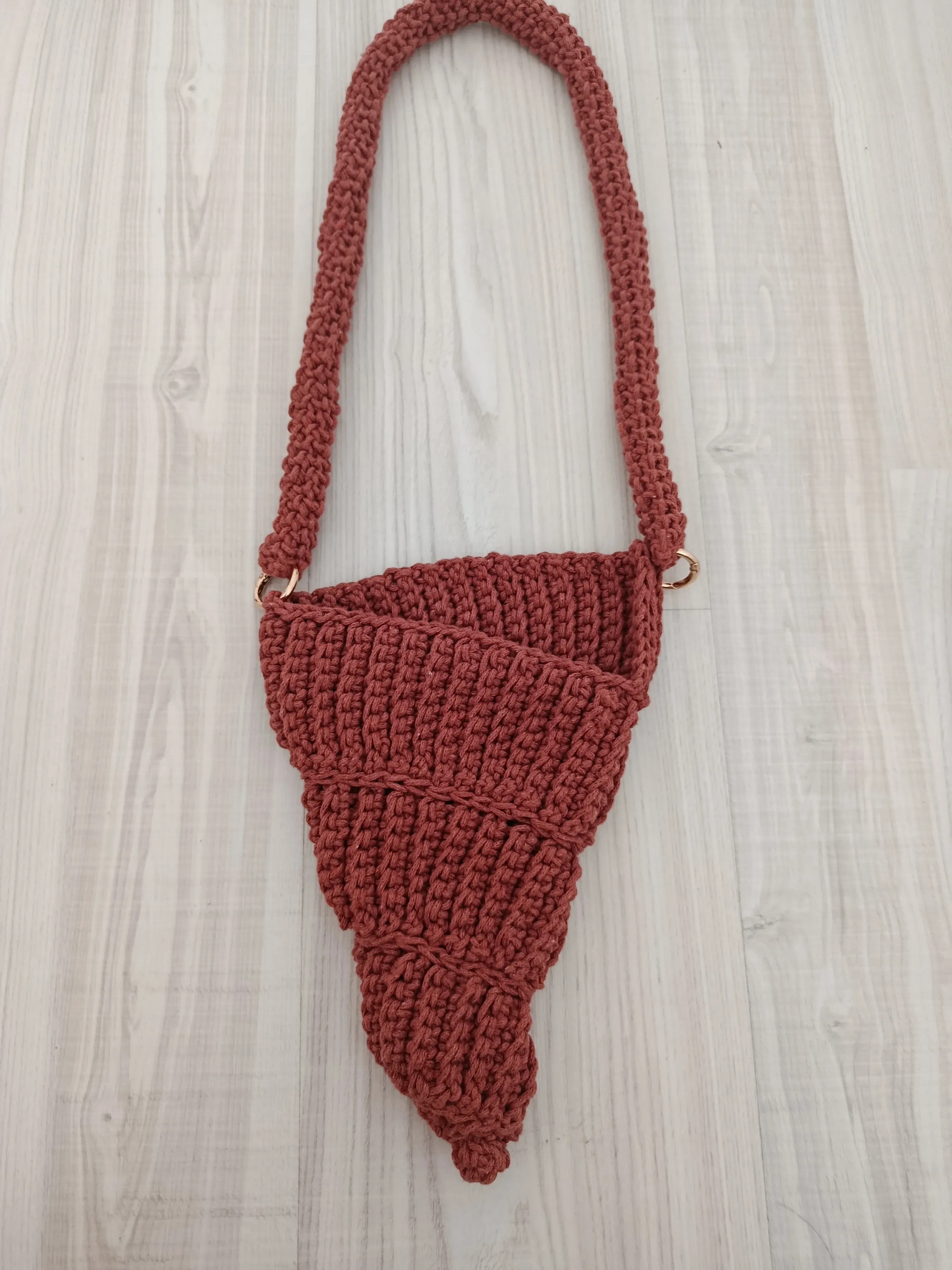 Red Brown Macrame Knit Shoulder Bag - Seashell Shaped