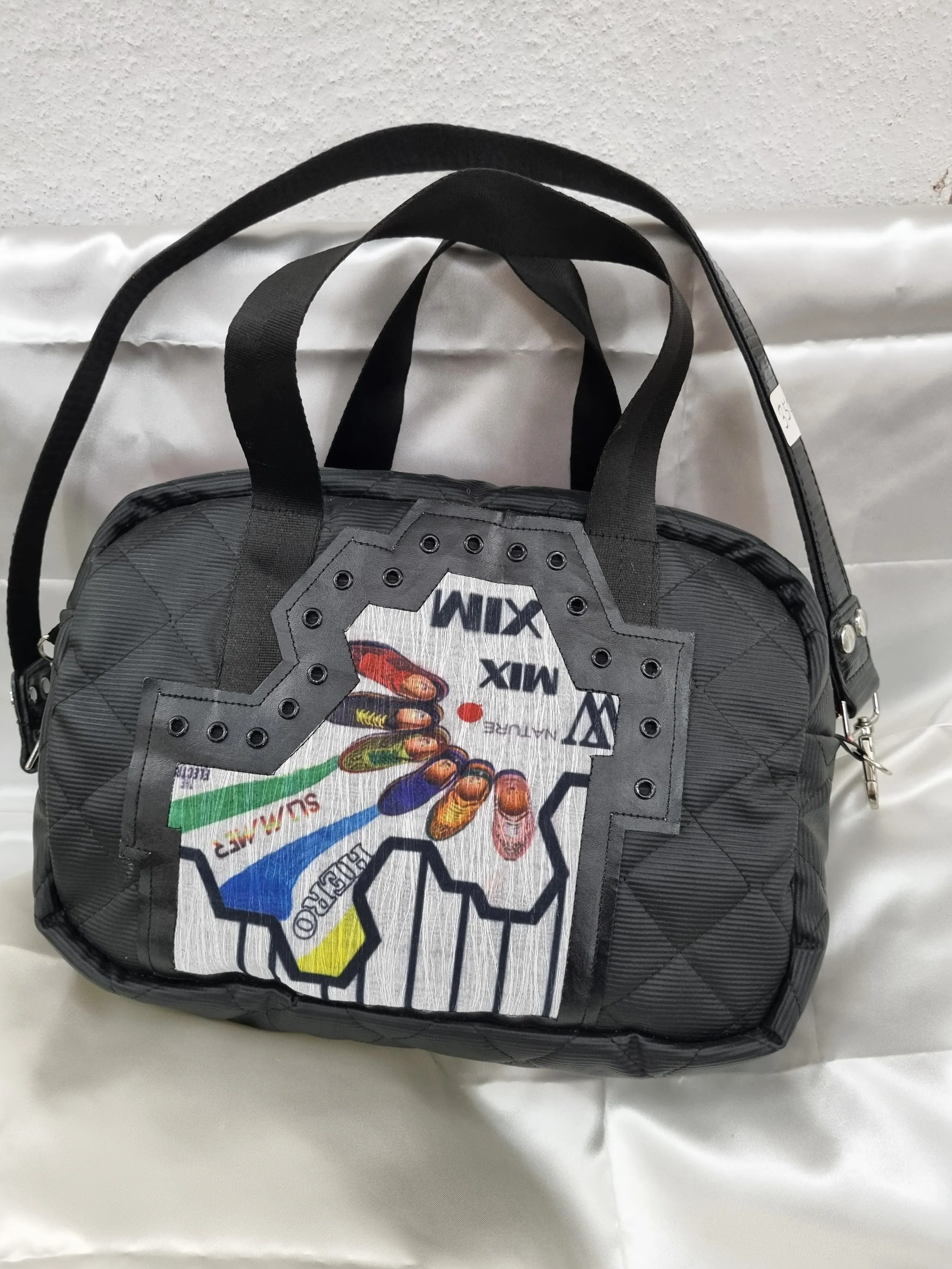 Siyah Kapitone Desenli Renkli Baskılı Omuz Çantası