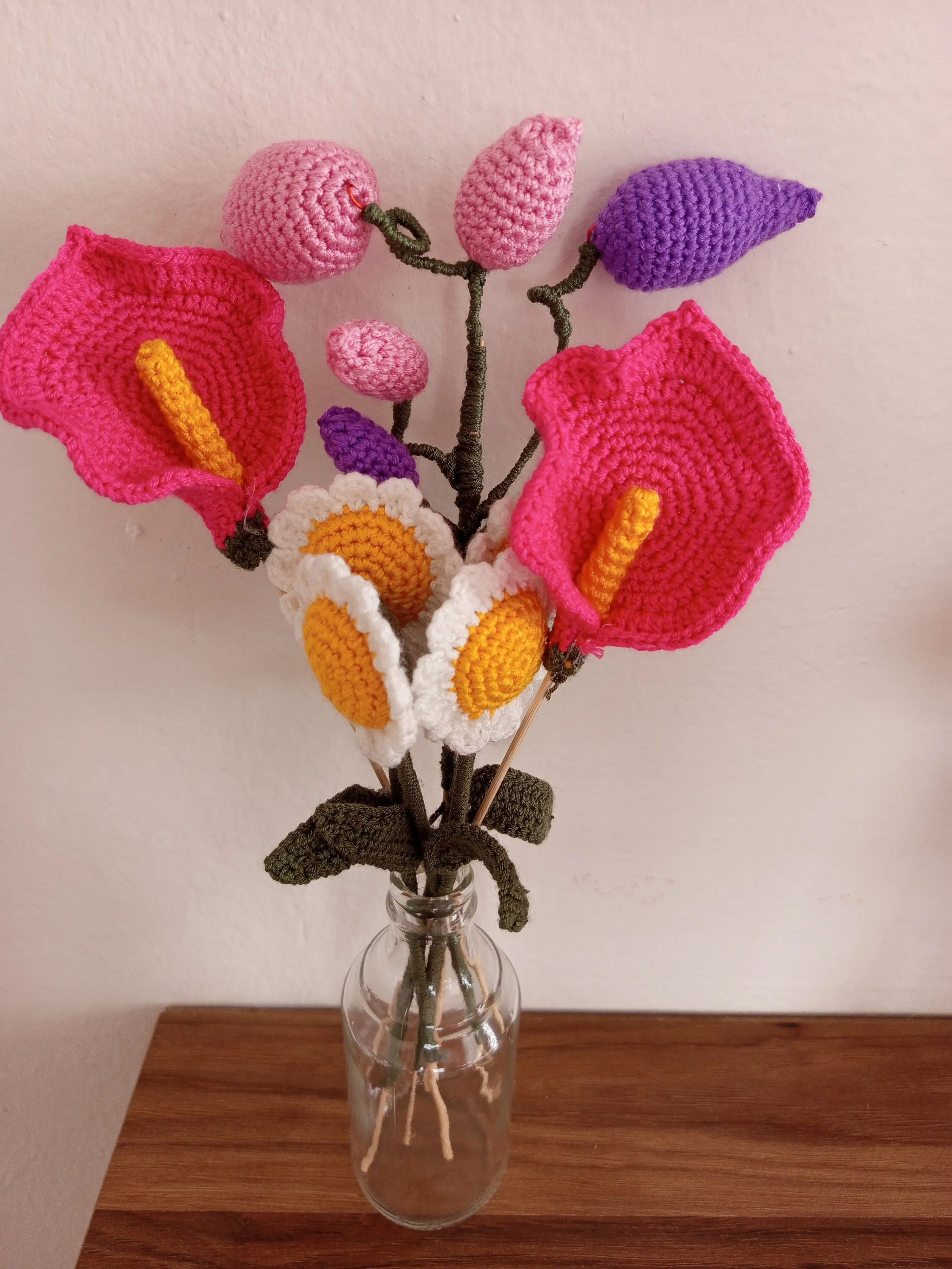 El Örgüsü Amigurumi Çiçek Buketi