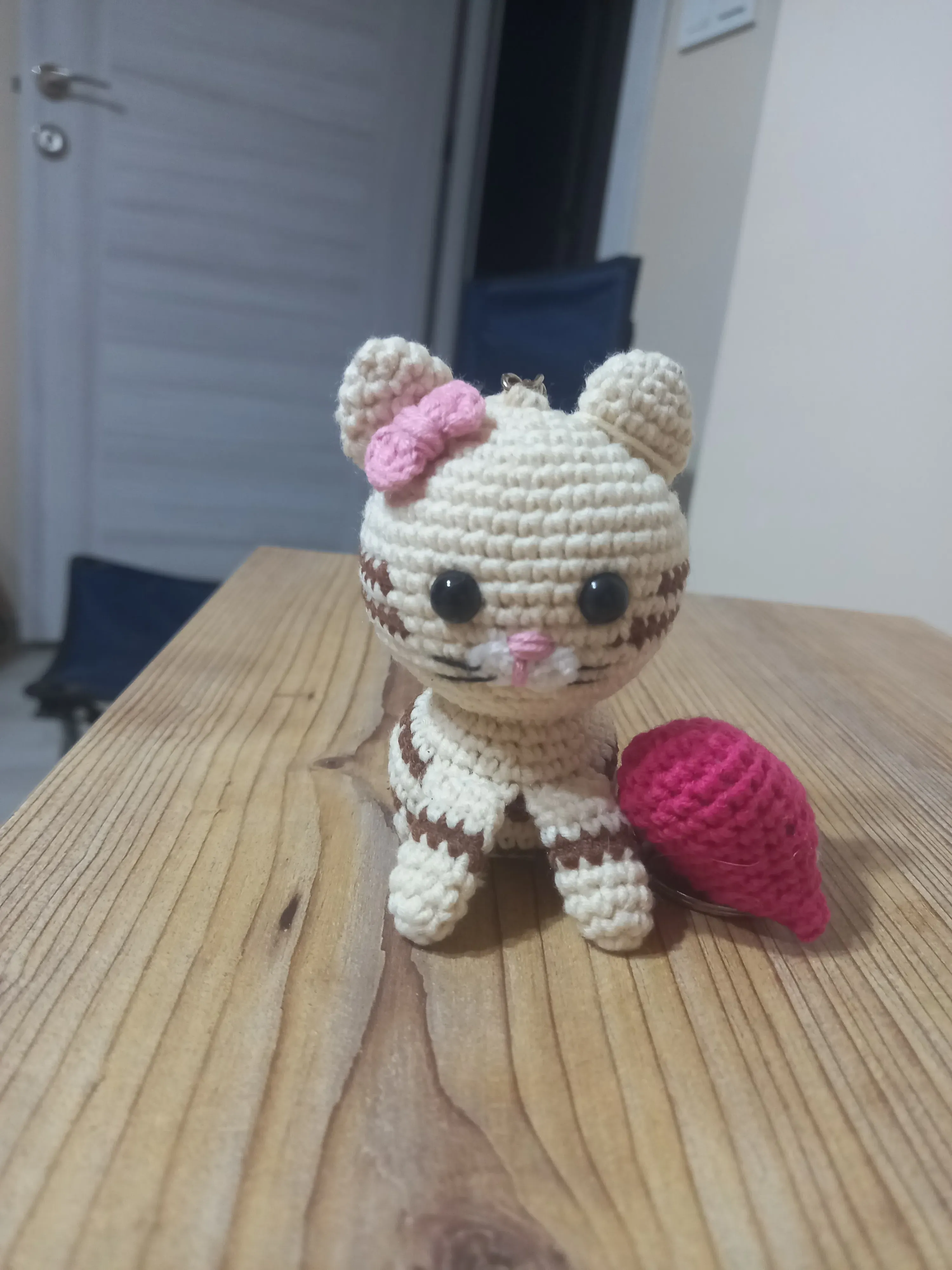 Krem Rengi Örgü Kedi Amigurumi Anahtarlık - El Emeği Oyuncak