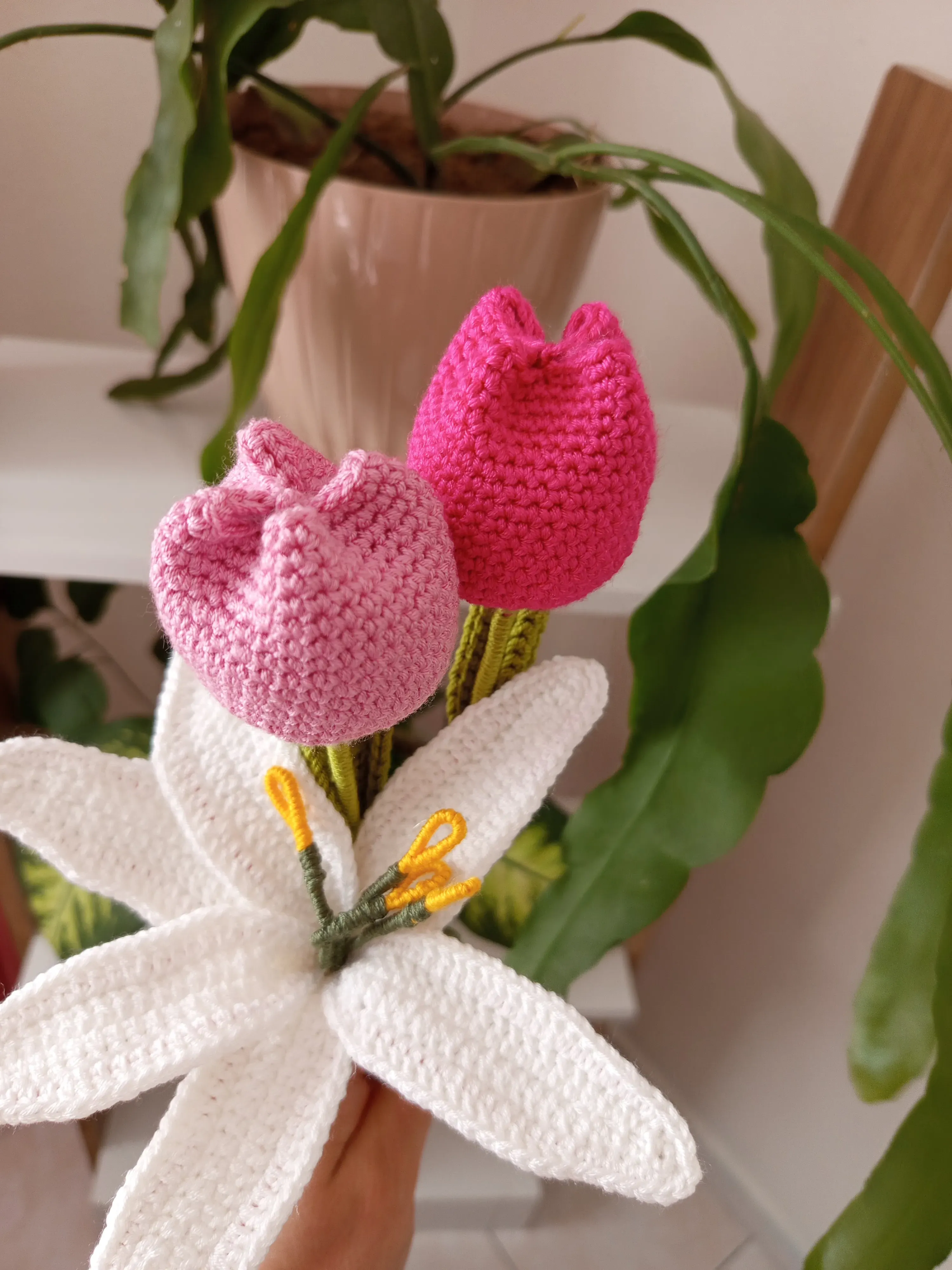 Beyaz Zambak ve Pembe Lale Buketi - Tığ İşi El Yapımı Çiçekler