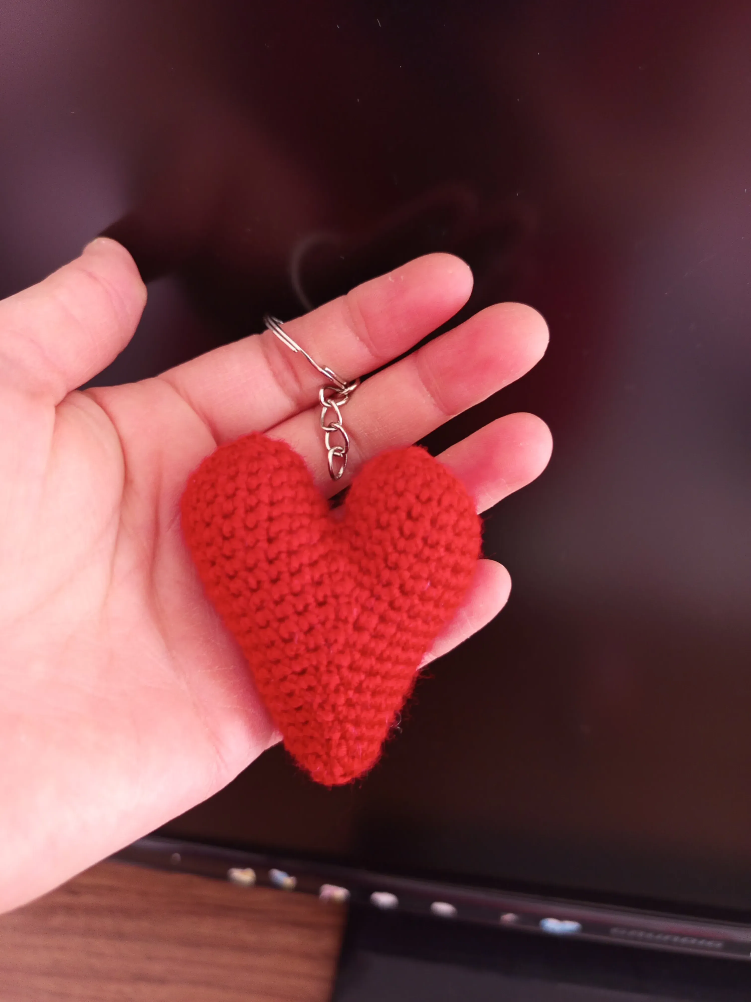 Yumuşak Dokulu El Yapımı Kırmızı Kalp Figürlü Anahtarlık