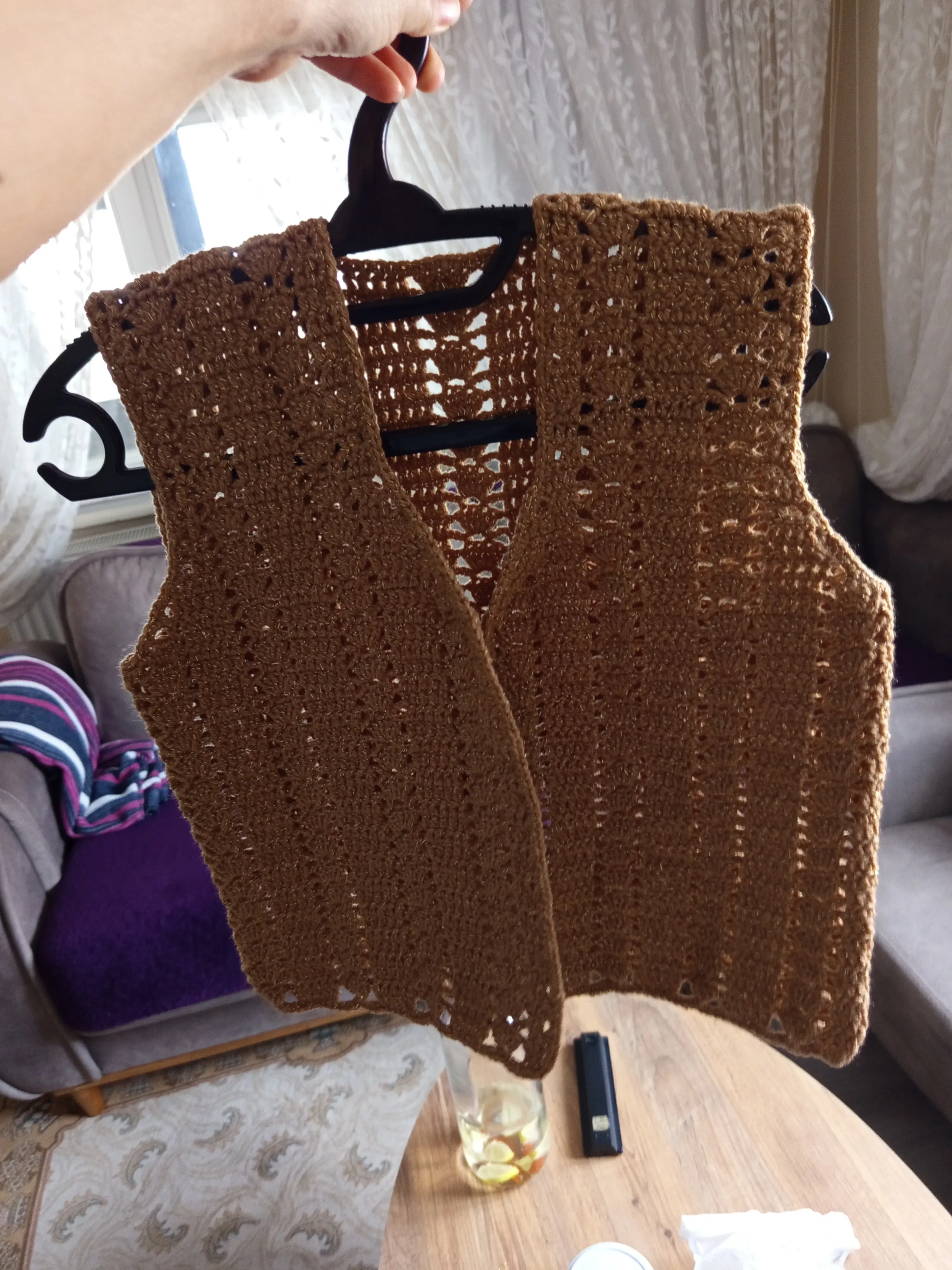 Simli İpten Örme Mini Yelek - El Emeği Şık Tasarım