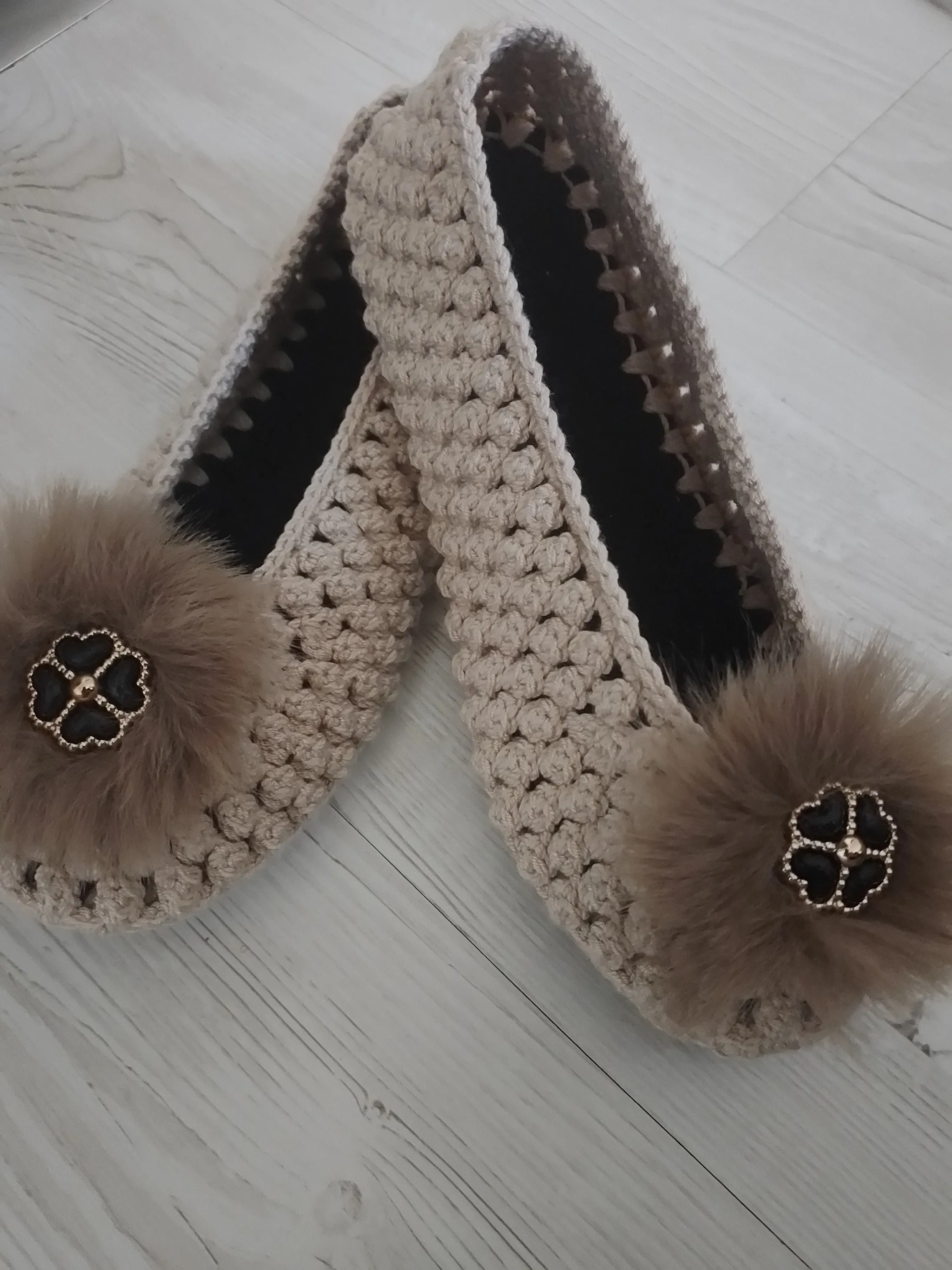 Bej Rengi Ponponlu Örgü Ev Babeti - Nako Pırlanta İplik