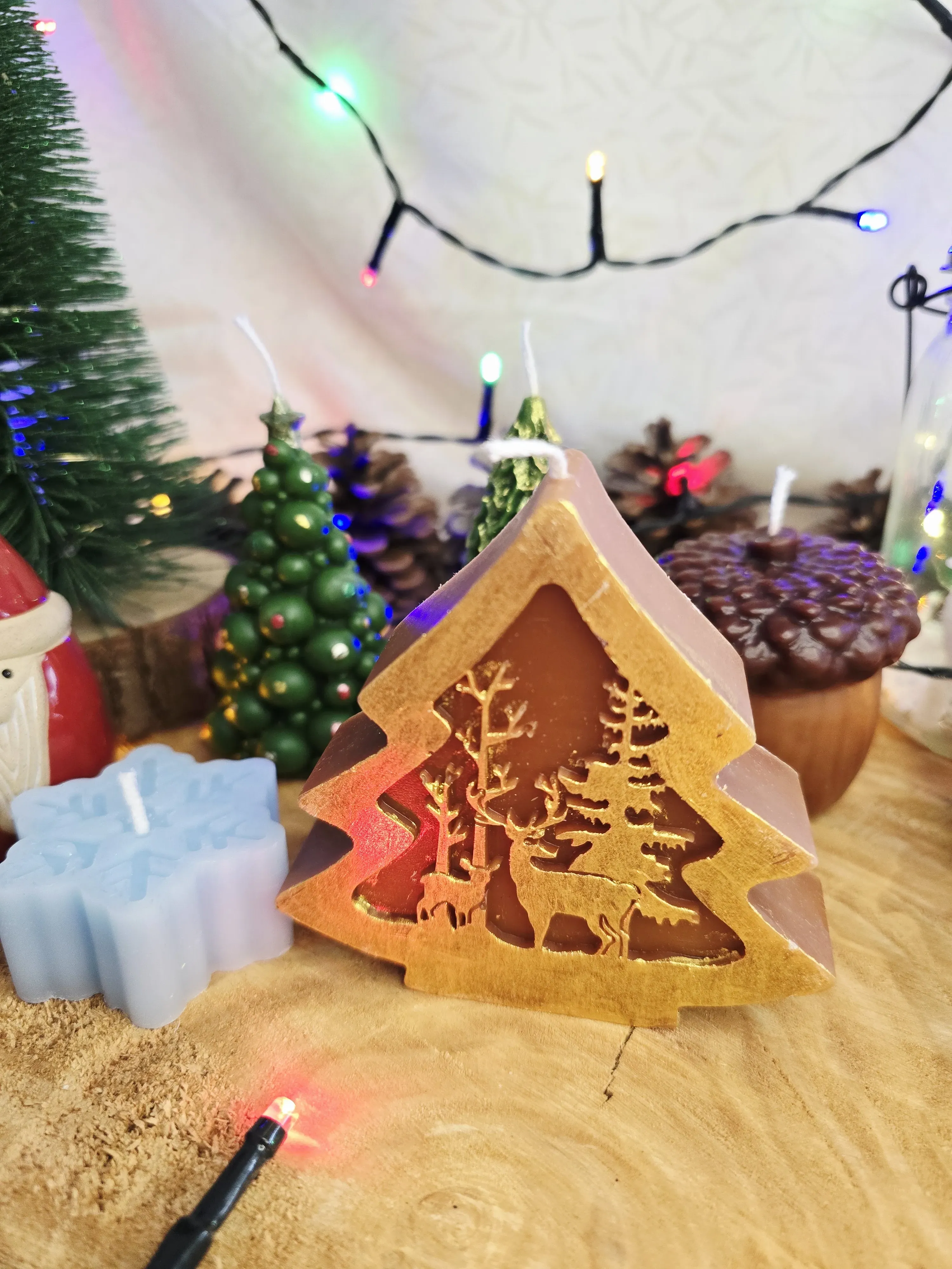 Handmade Yılbaşı Geyik ve Ağaç Temalı Üçgen Dekoratif Mum