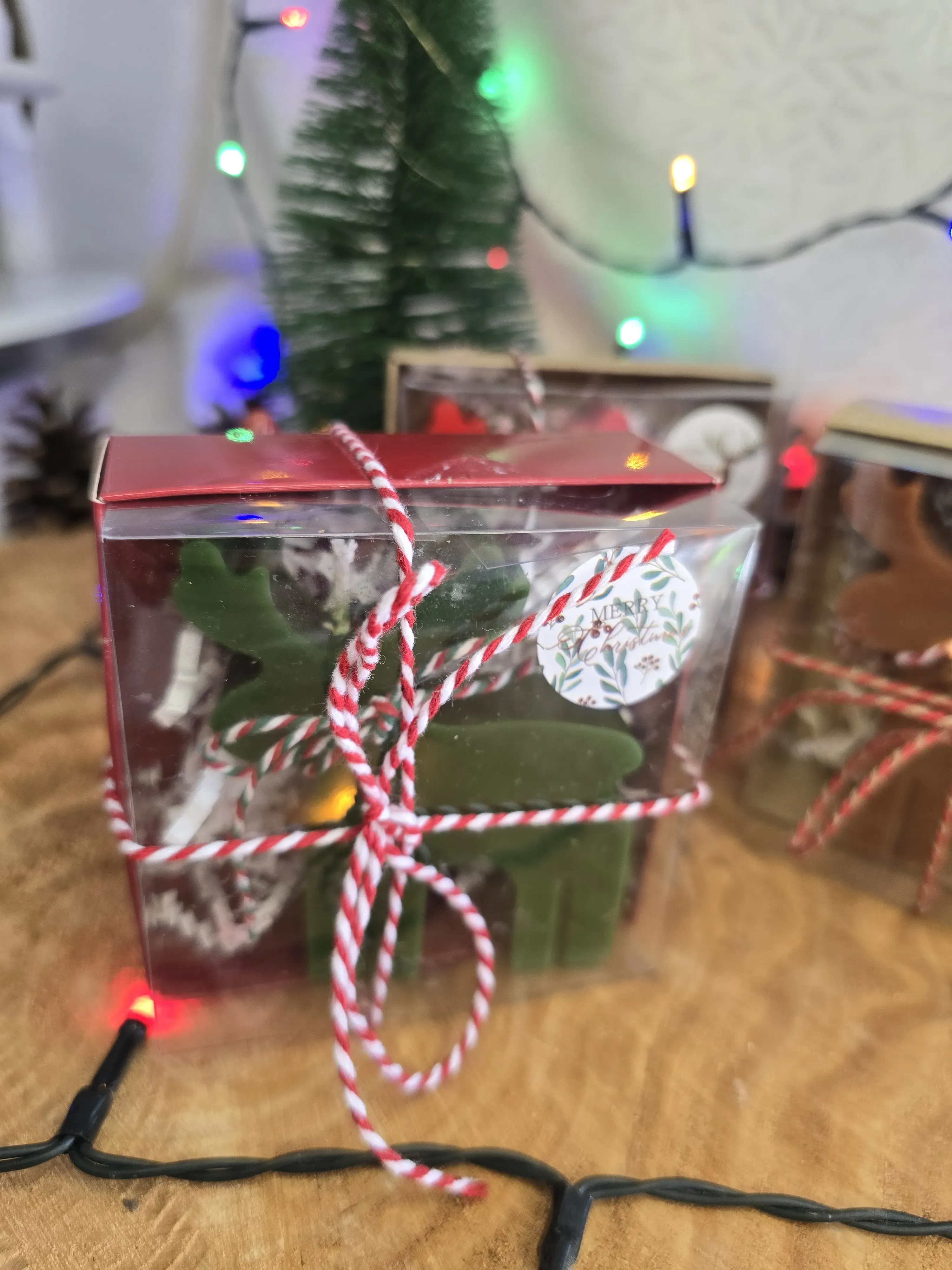 Yeşil Geyik Şeklinde Kokulu Dekoratif Mum –Çikolata Kokulu Yılbaşı Hediyelik Mum