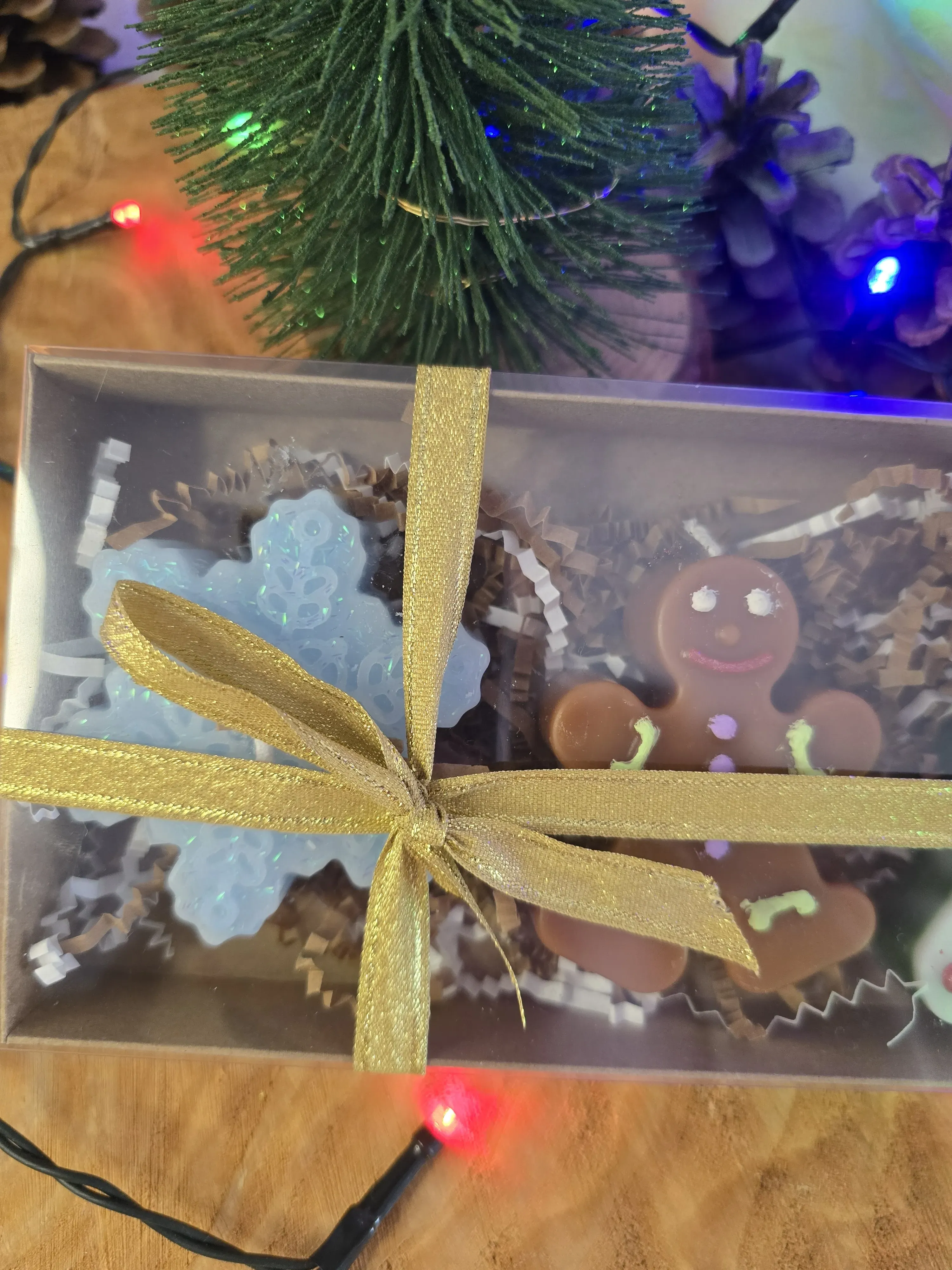 Yılbaşı Özel Üçlü Hediye Seti – Çikolata Kokulu (Kar Tanesi | Kurabiye Adam | Çam Ağacı)